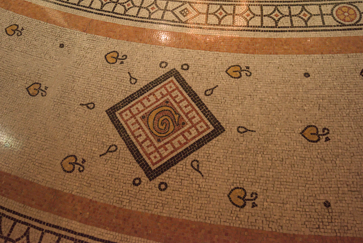 A longer lens and a tight frame turn a heritage arcade into pattern