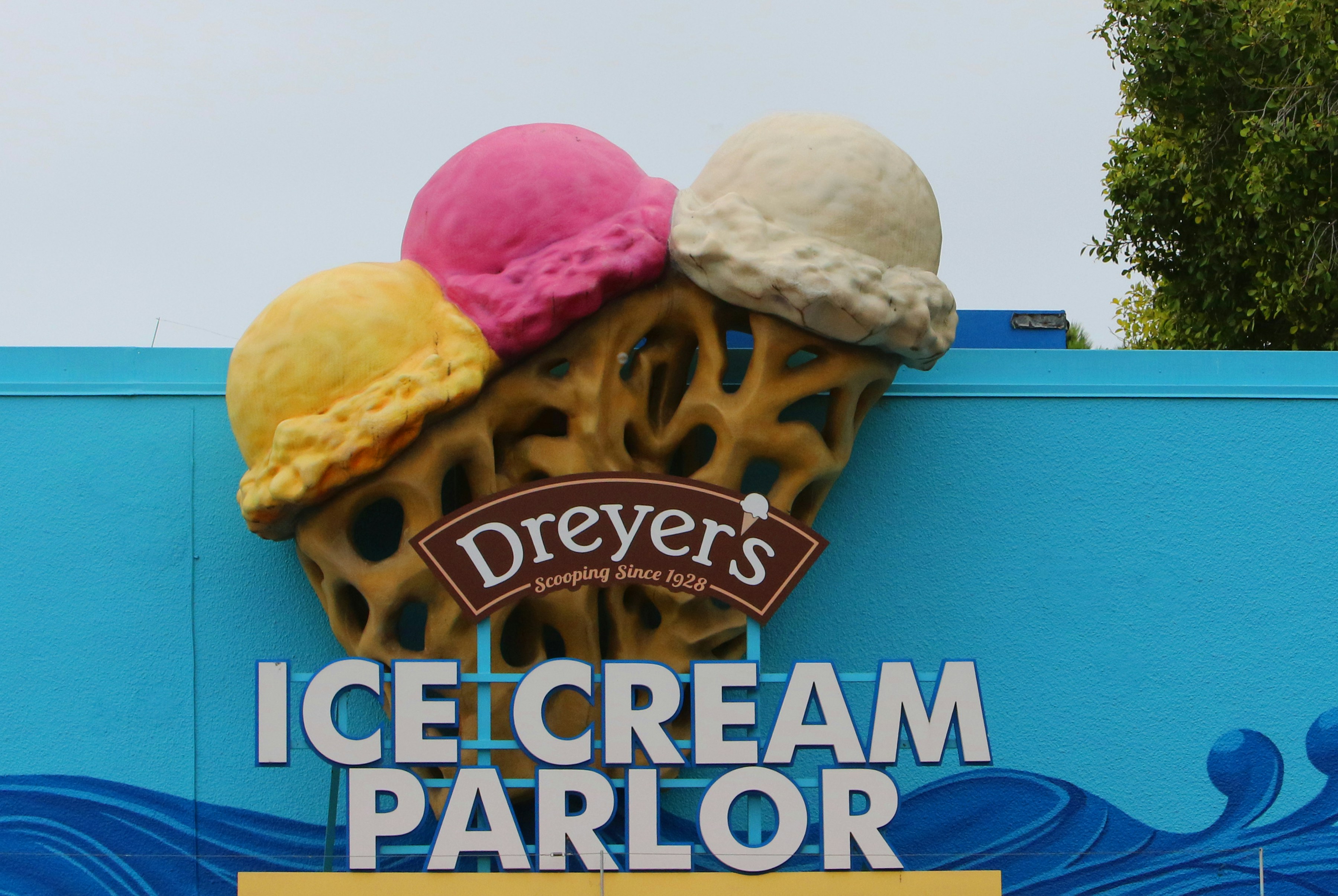 Dreyer's ice cream parlor sign with three scoops