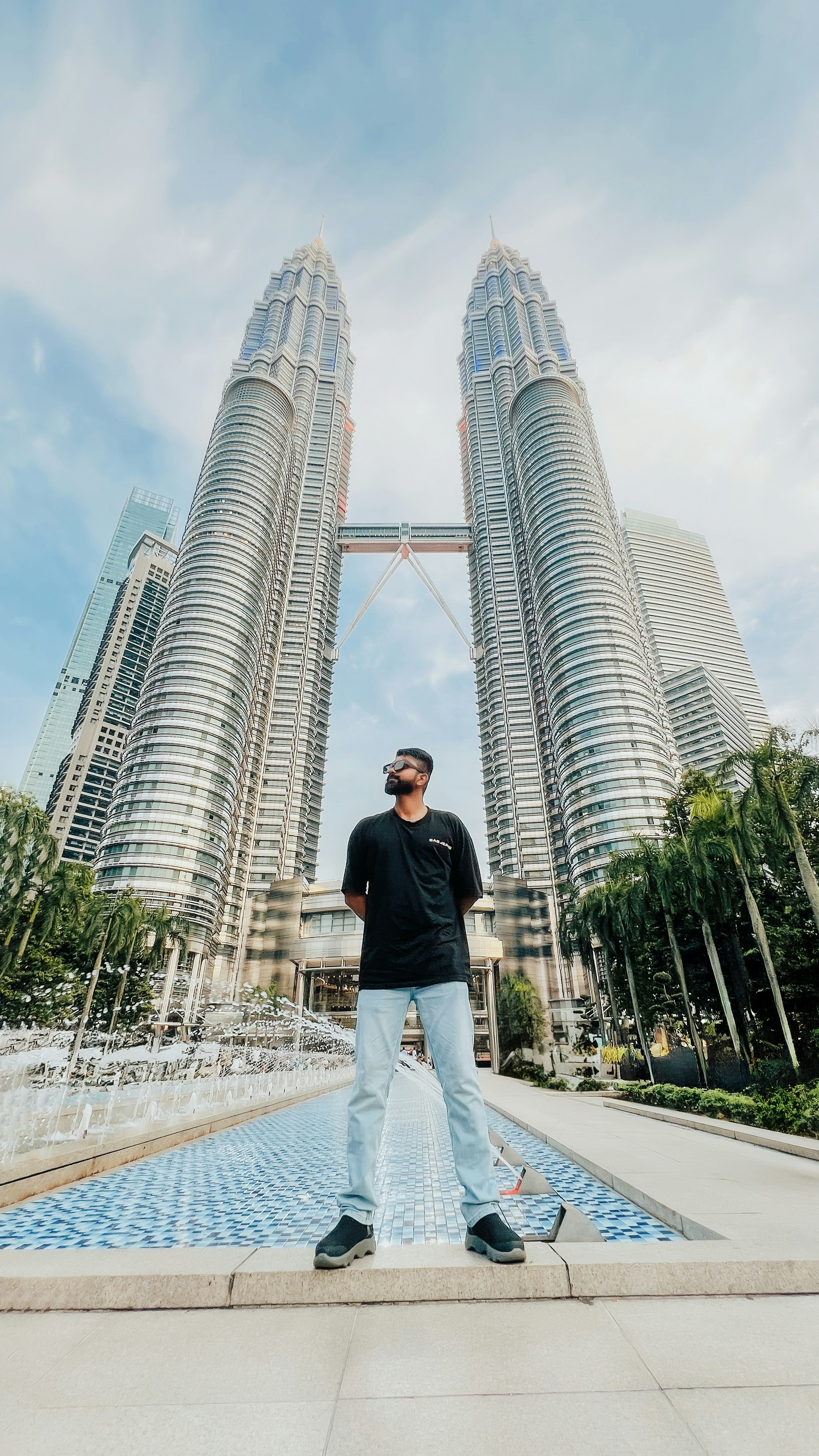 Is Malaysia a cash or cashless country?