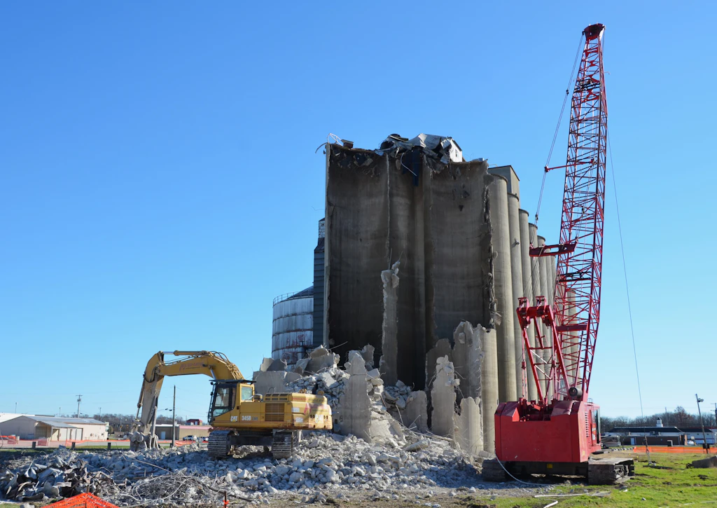 Volusia Grapple crew operating heavy equipment at a worksite in Volusia County, Florida
