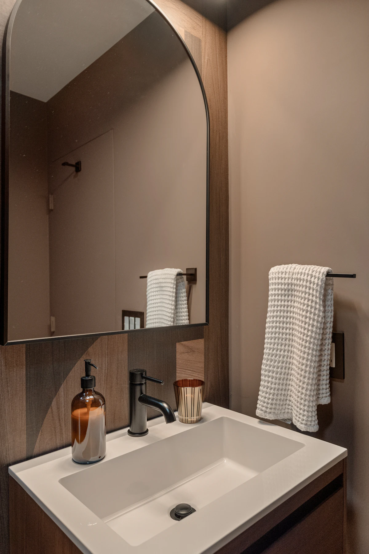 Small bathroom with one clear focal point at the vanity