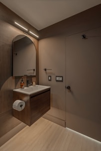 Новоположен винилов под в баня на апартамент в Пловдив