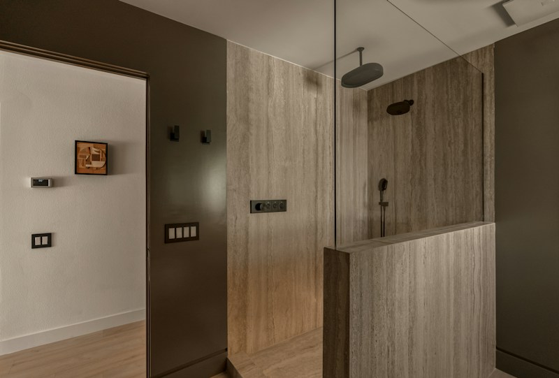 Salle de bain spa moderne : 9 touches pour transformer votre douche quotidienne en rituel
