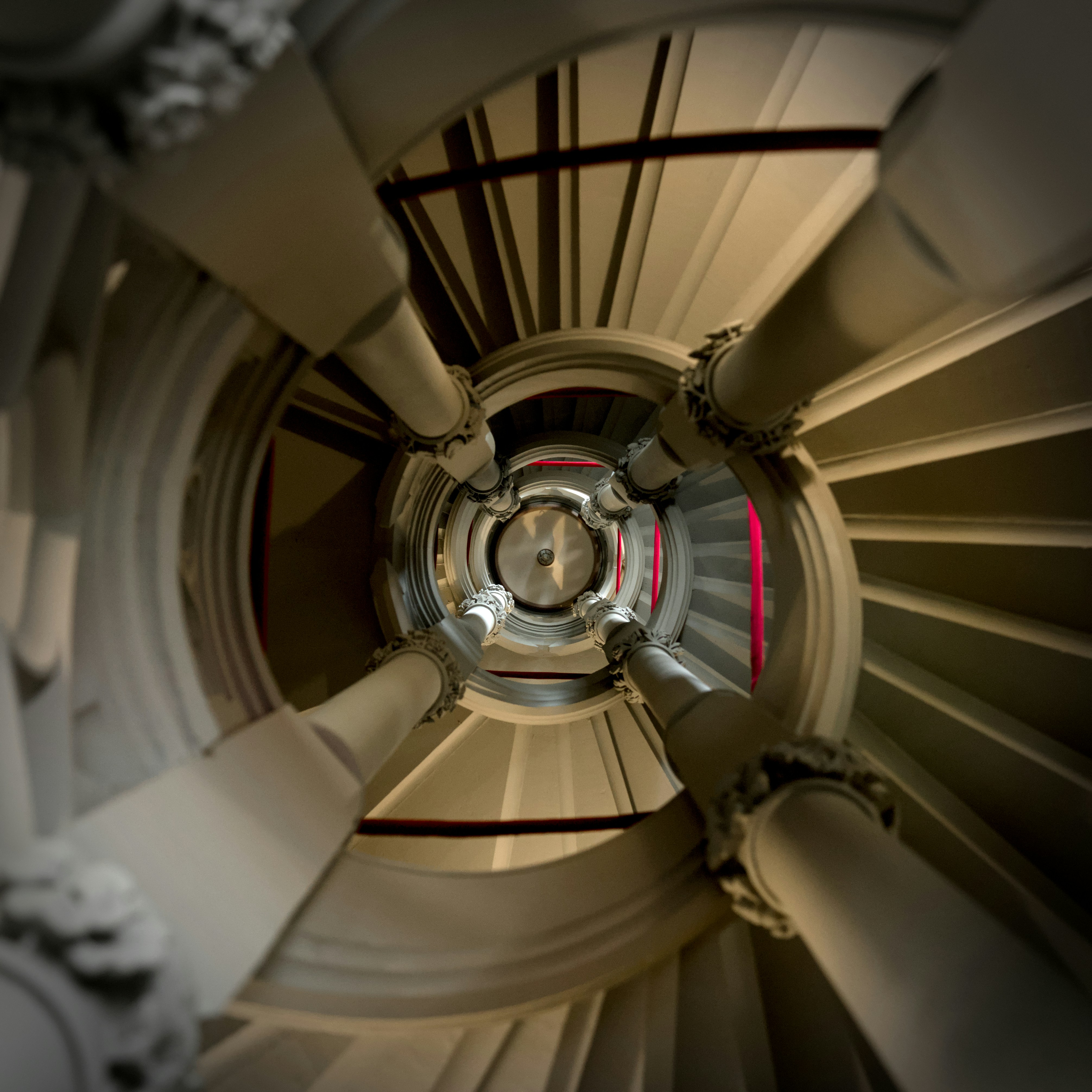 Photo by valentin_karisch