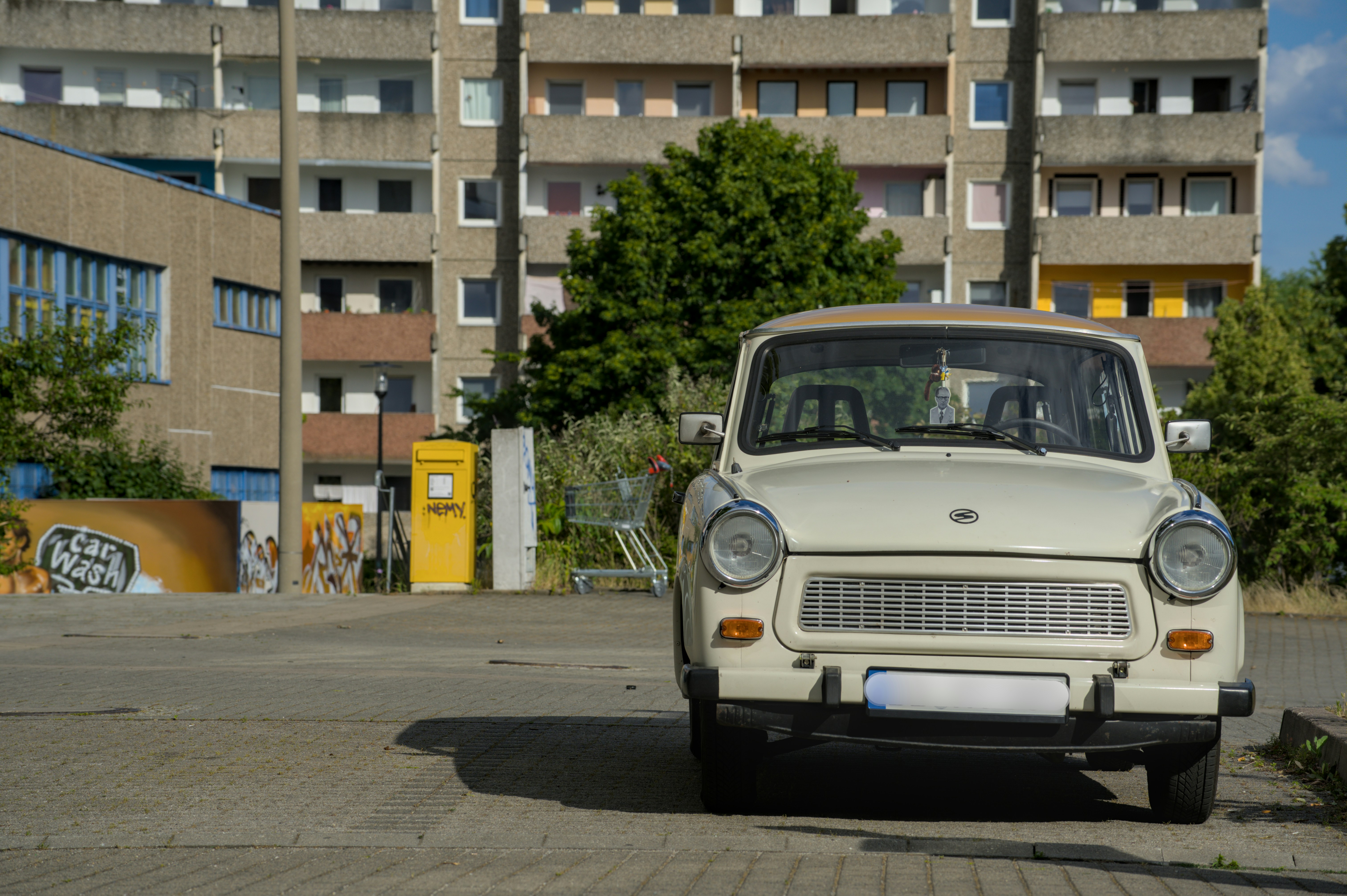 Photo by valentin_karisch