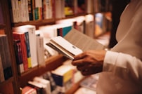 Illustration montrant sécurité en ligne et protection contre les arnaqueurs