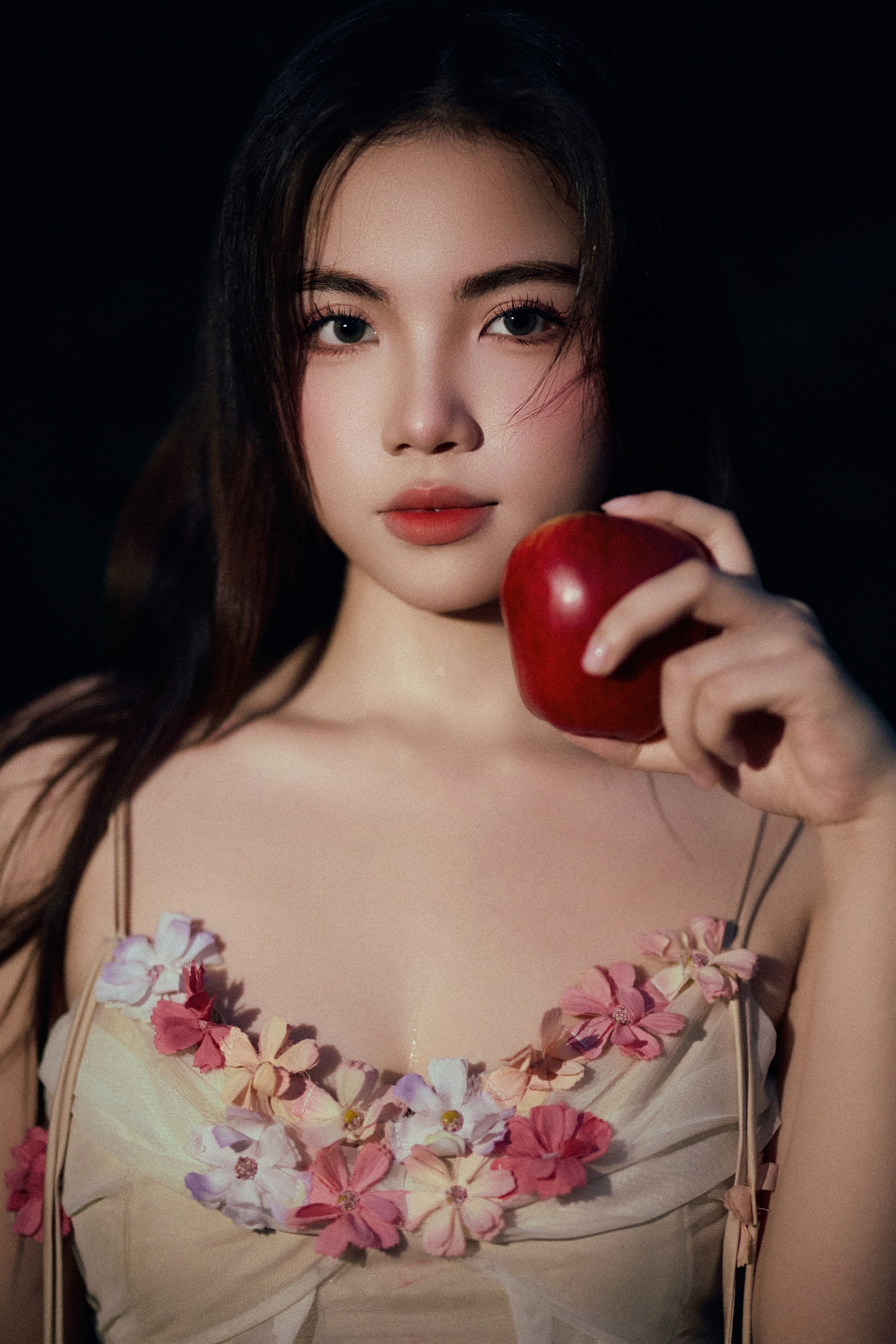 Young woman holding a red apple