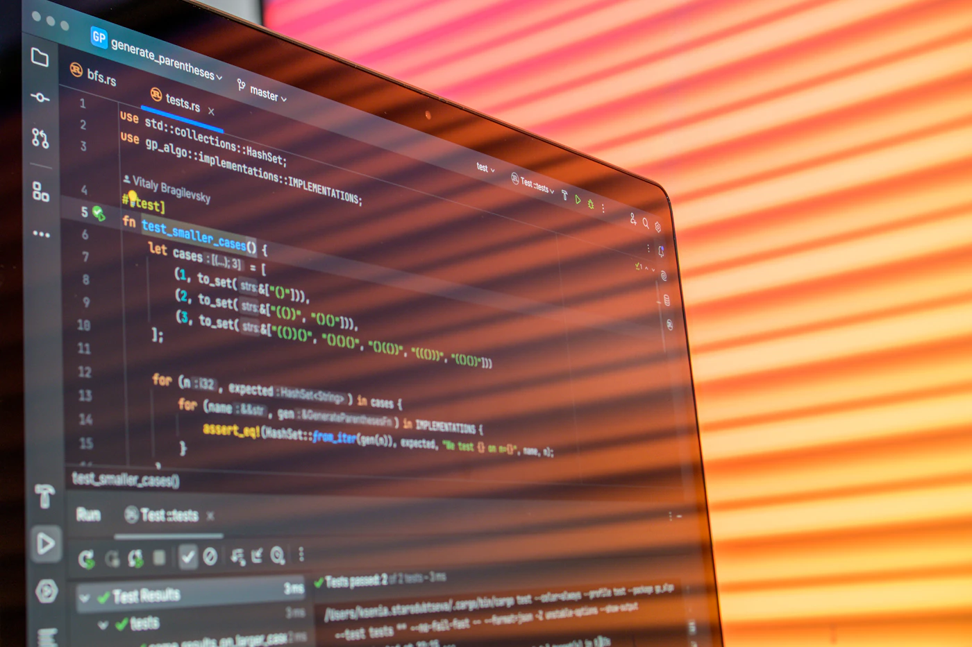 SaaS link building — software development on laptop