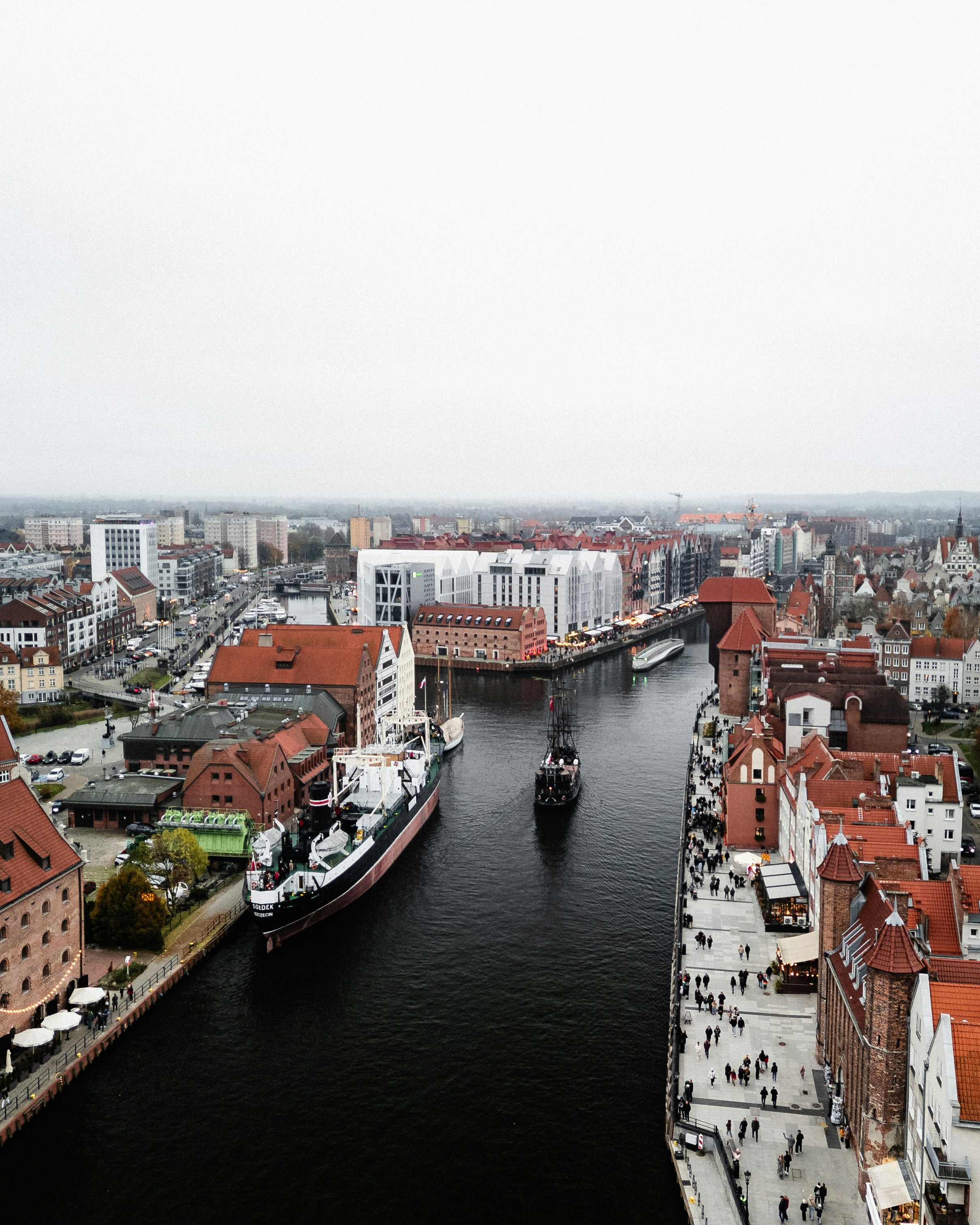 Photo by maksim_taawy