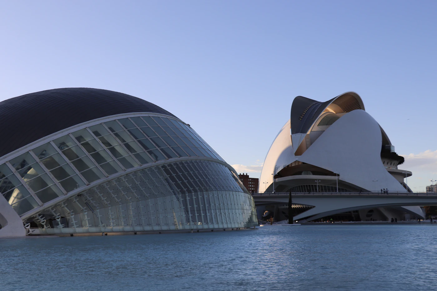 Het Hemisfèric en het Palau de les Arts in de Ciudad de las Artes y las Ciencias in Valencia