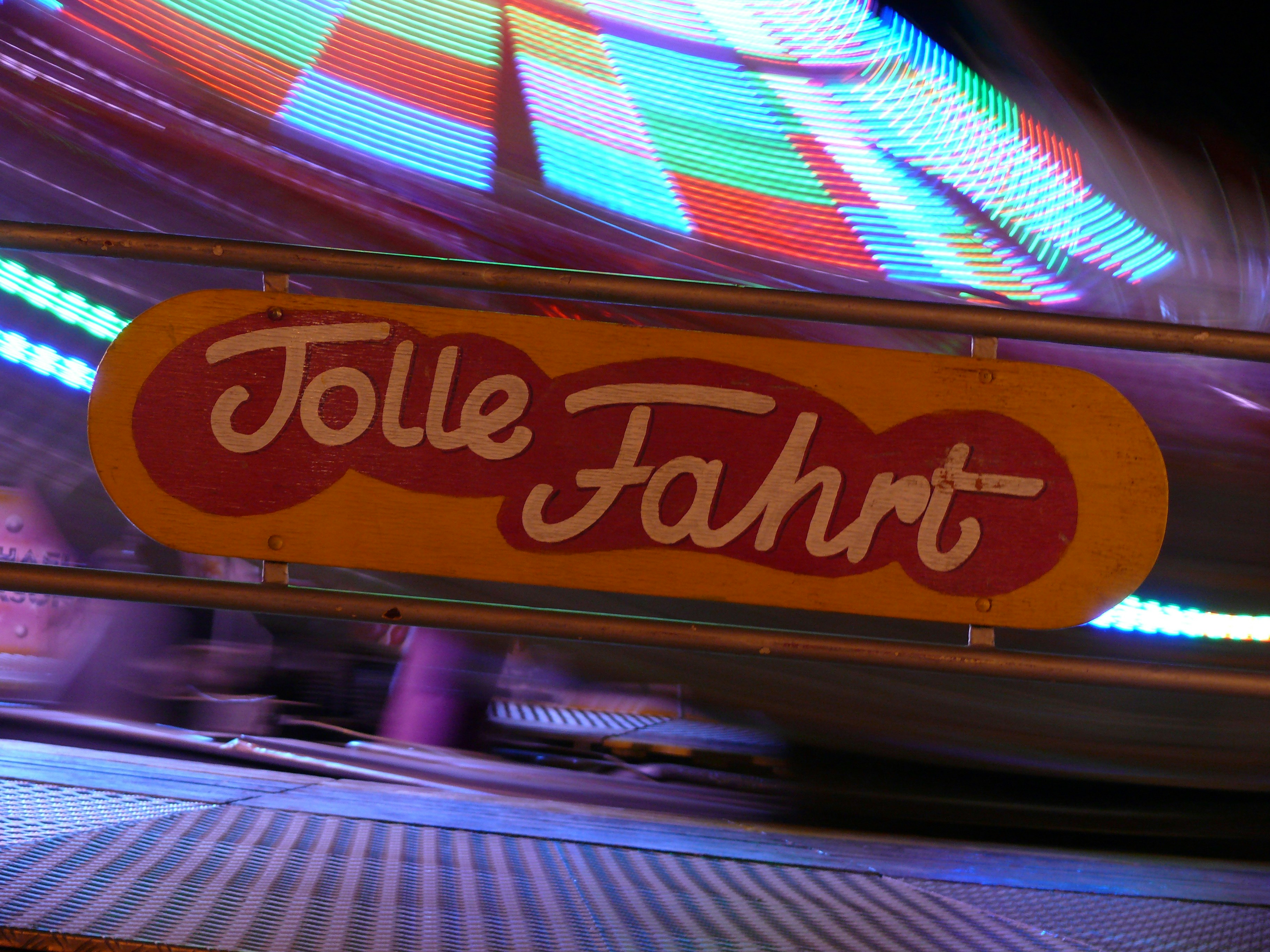 Jolle Fahrt Schild auf einer rotierenden Fahrbahn