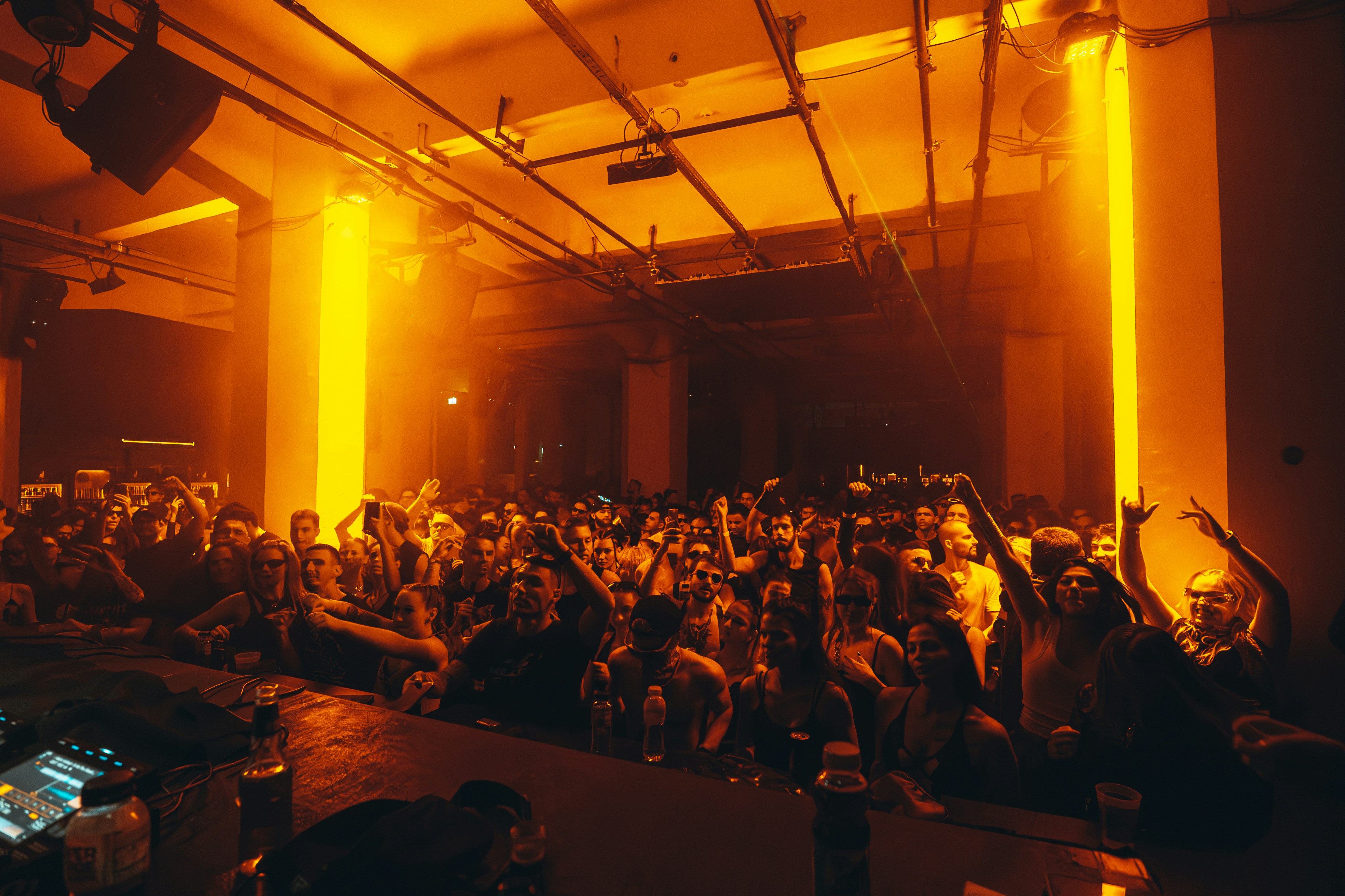 Image de DJs urbains en France 2026 : top 10 de profils à booker pour votre soirée