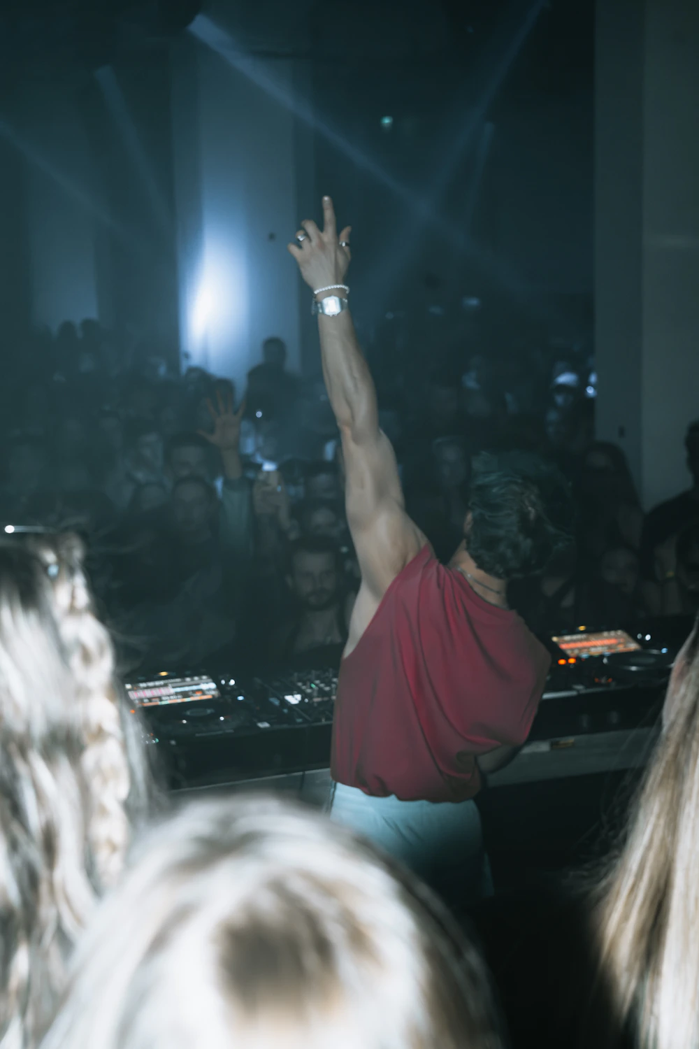 CAVE 28 club and stage atmosphere