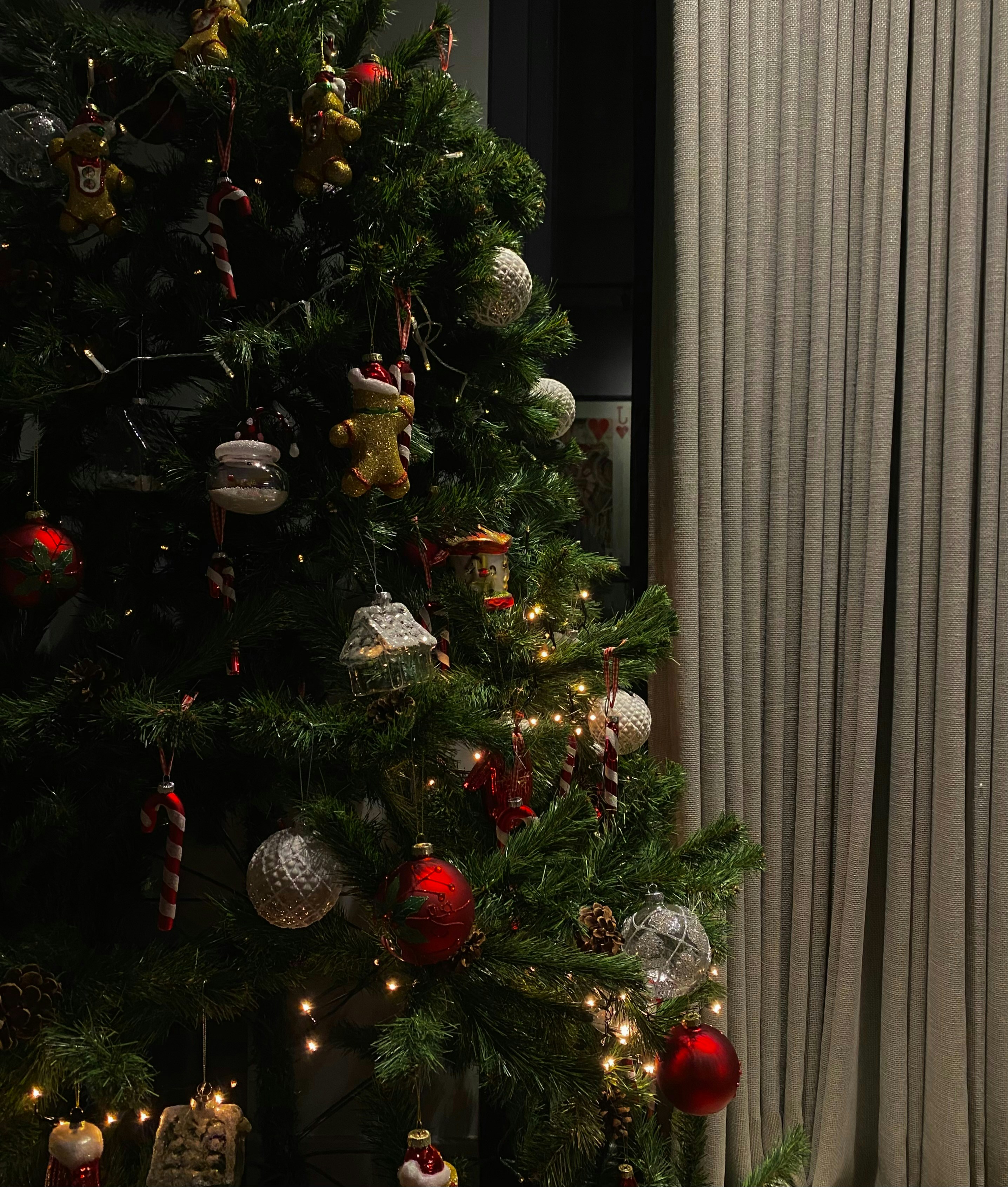 A decorated christmas tree with lights and ornaments.