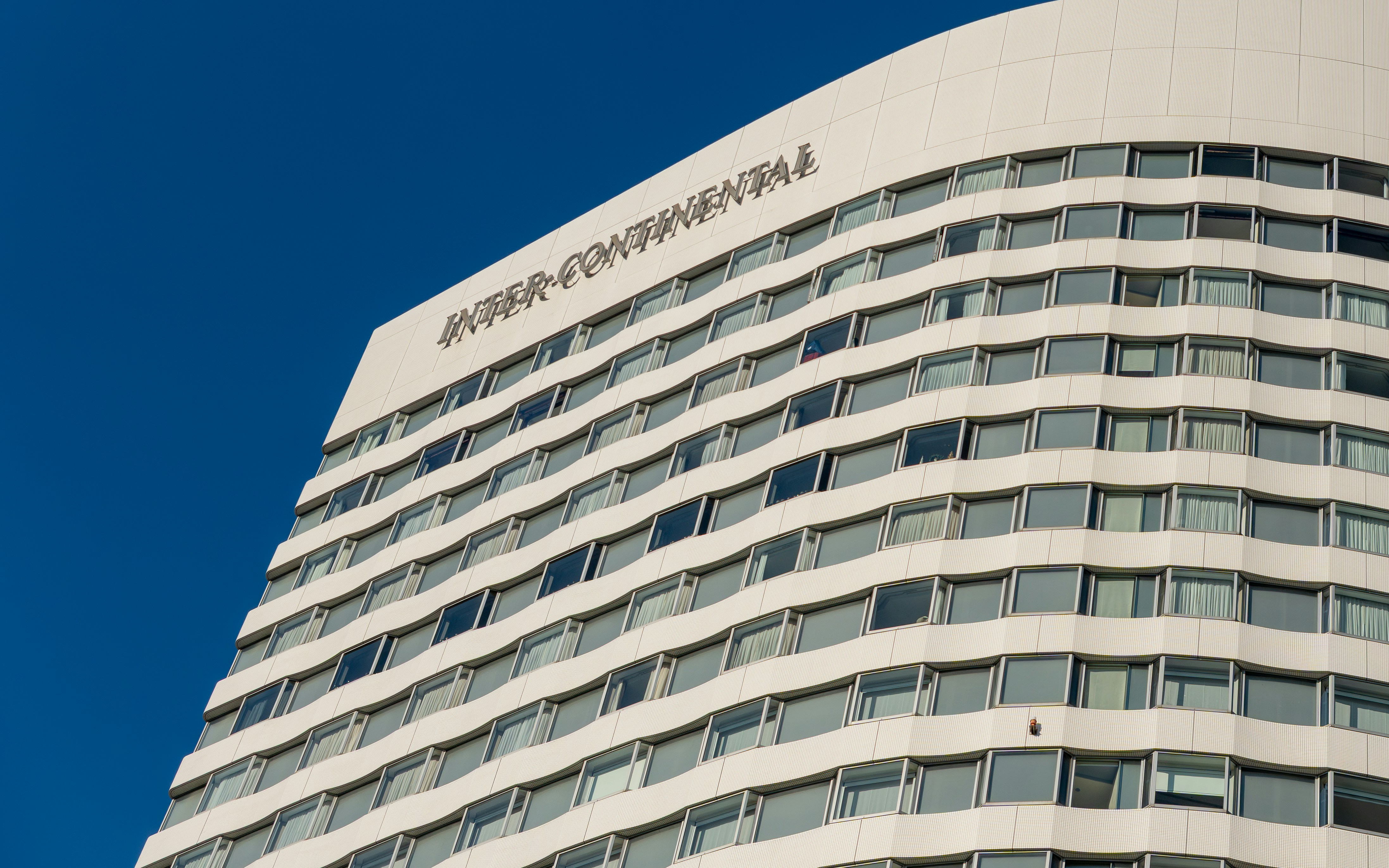 فندق شاهق الارتفاع