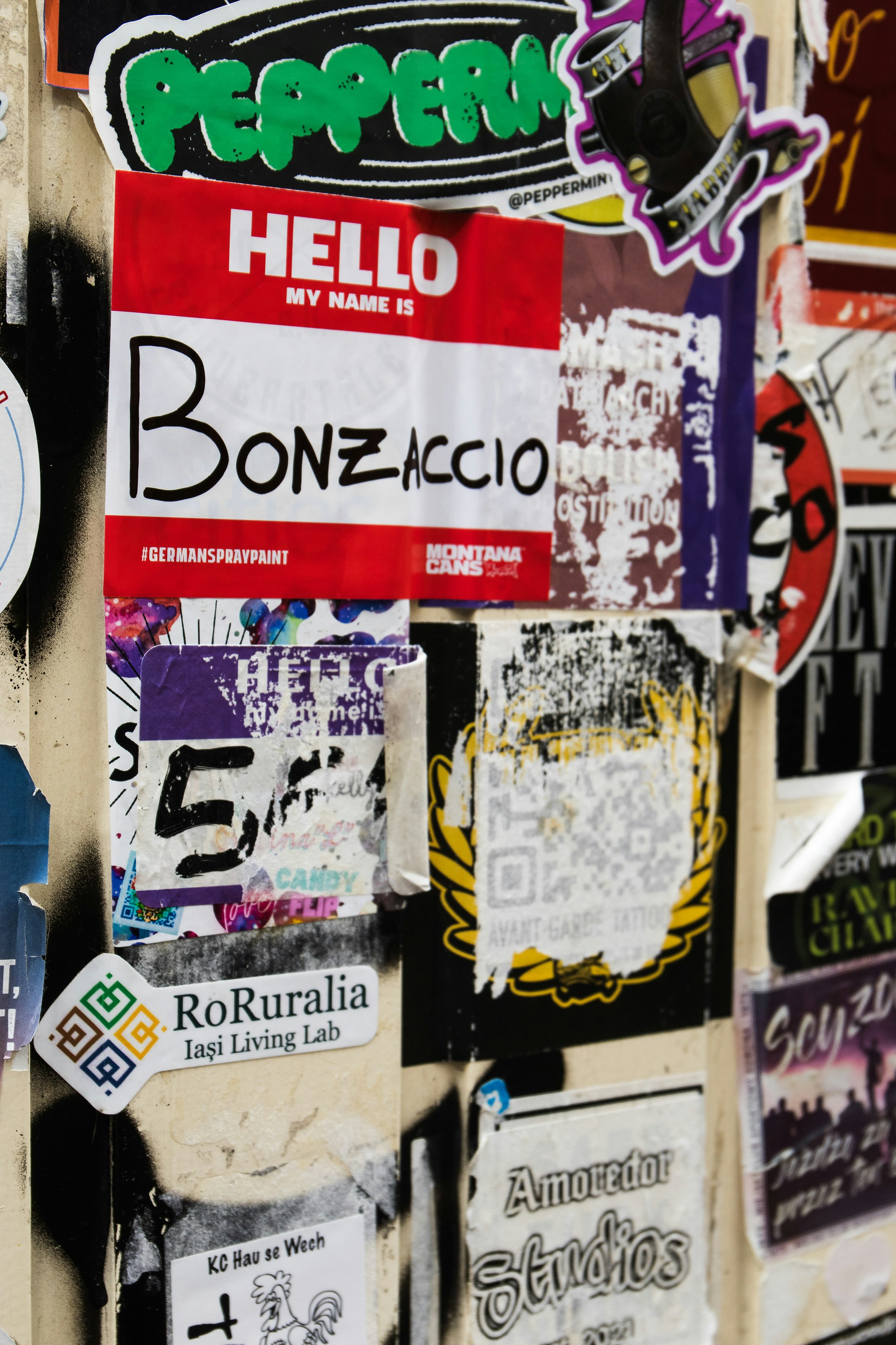 Bonjour, je m’appelle Bonzaccio Badge Sticker.