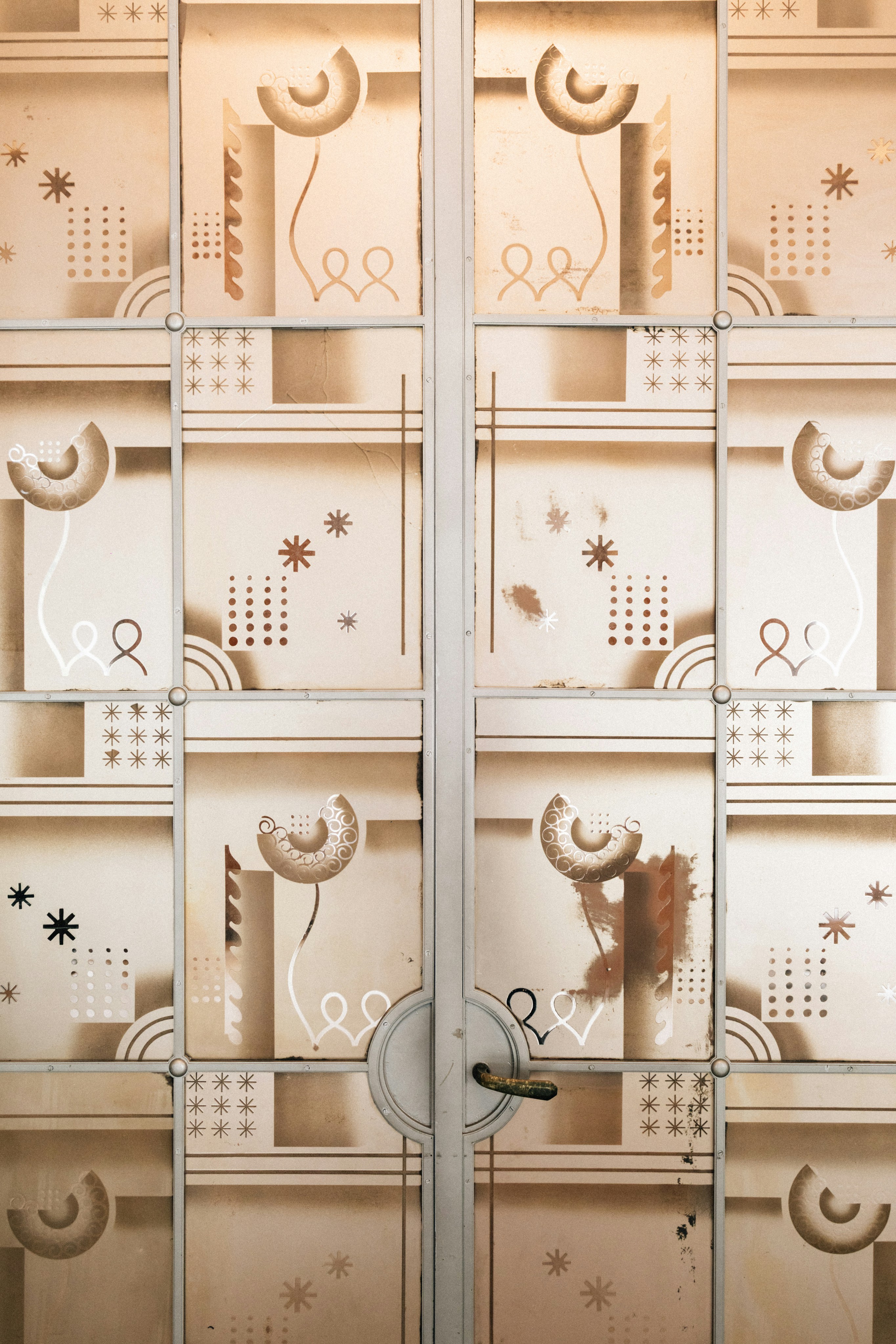 art deco luxury bookshelf interior, wallpaper, Luxury Art Deco Bookshelf for Dining Room: A Buying Guide 5