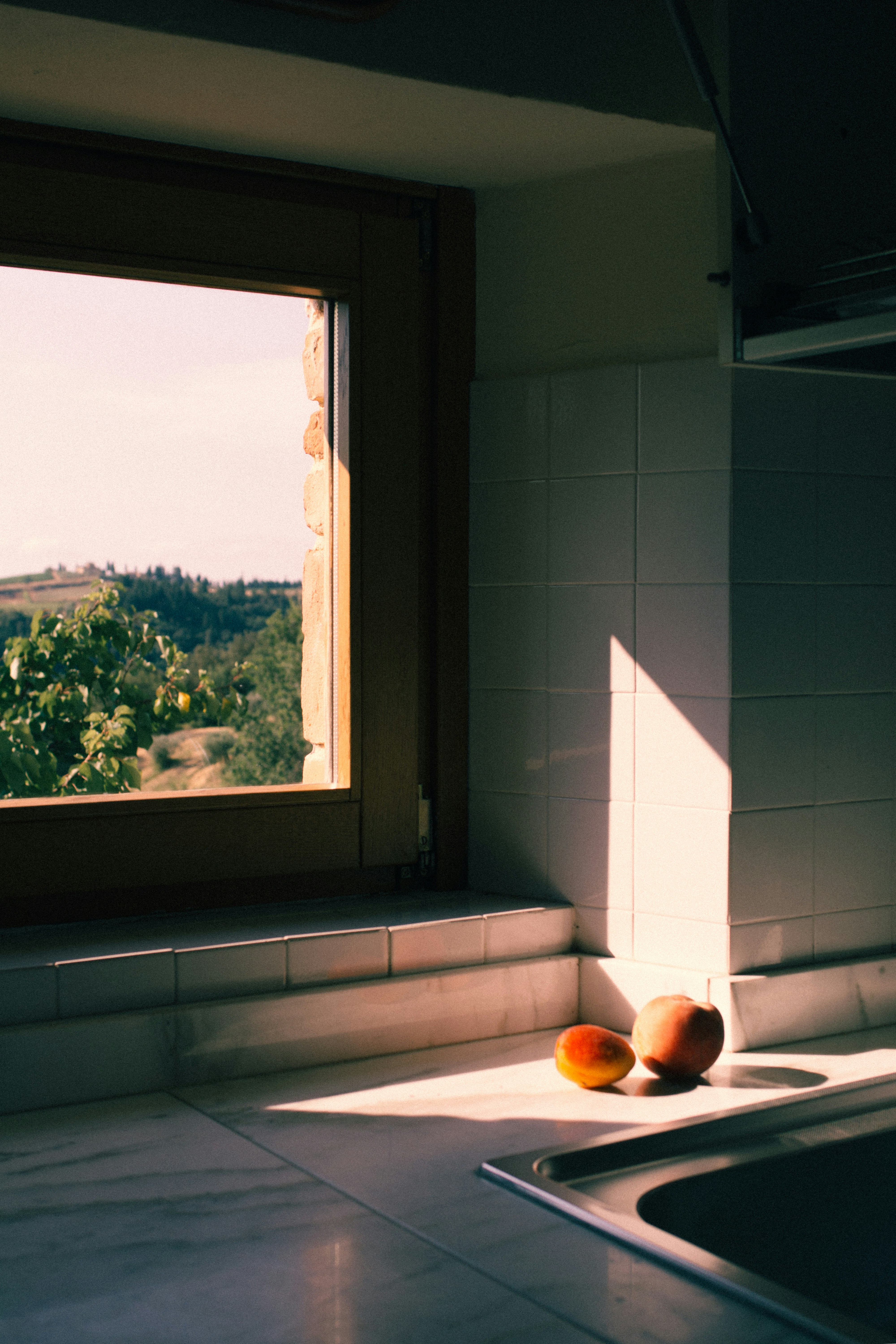 rustic kitchen window, wallpaper, Rustic Blinds for Kitchen: Trends & Ideas 3