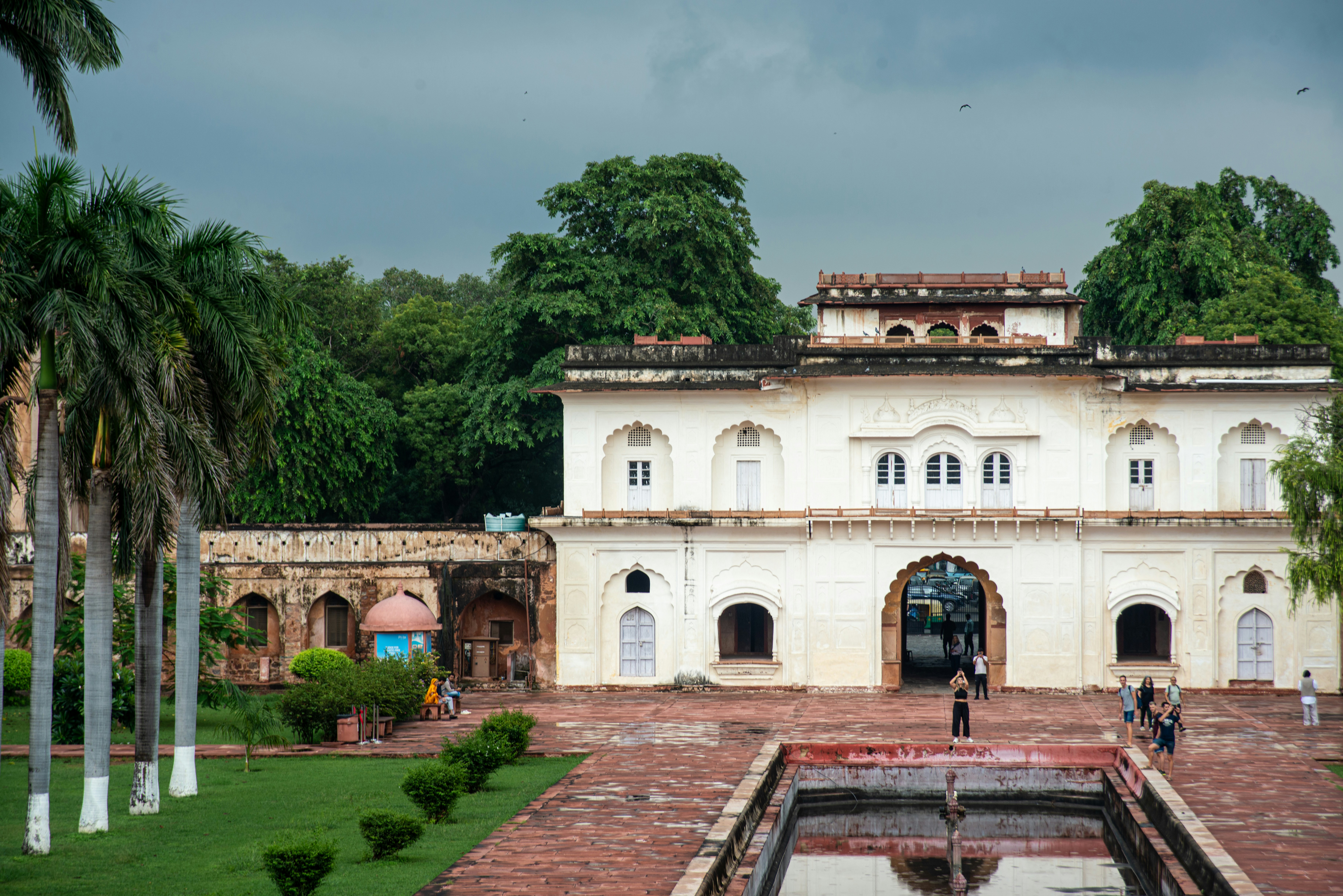 The grand entrance building of Safdarjung Tomb.