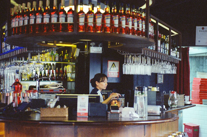 Sizzlers bartender preparing craft cocktails behind the bar