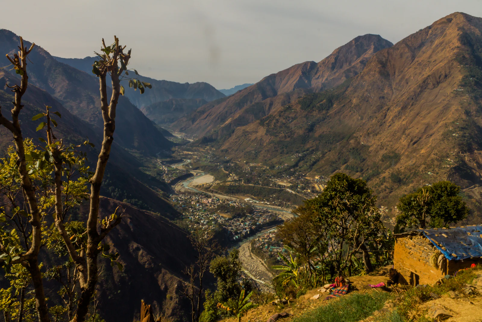 Vale entre montanhas, a paisagem que envolve a casa