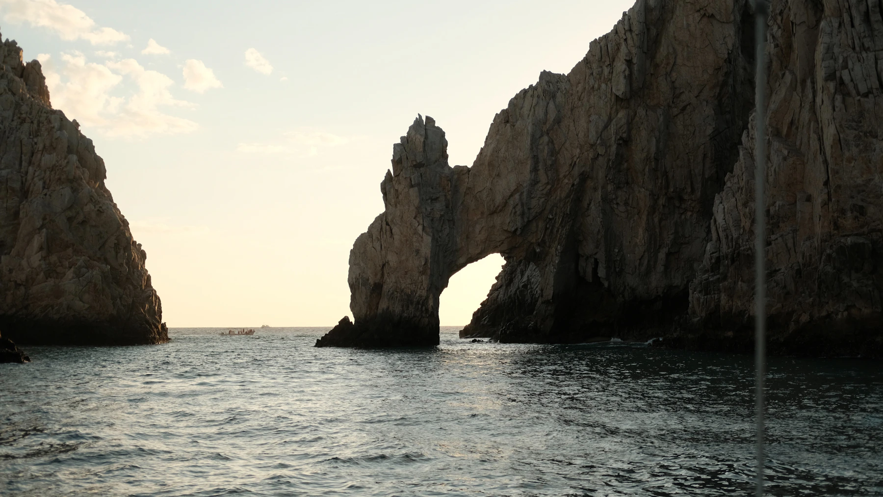 The distinctive rock arch rising from the sea at Cabo San Lucas