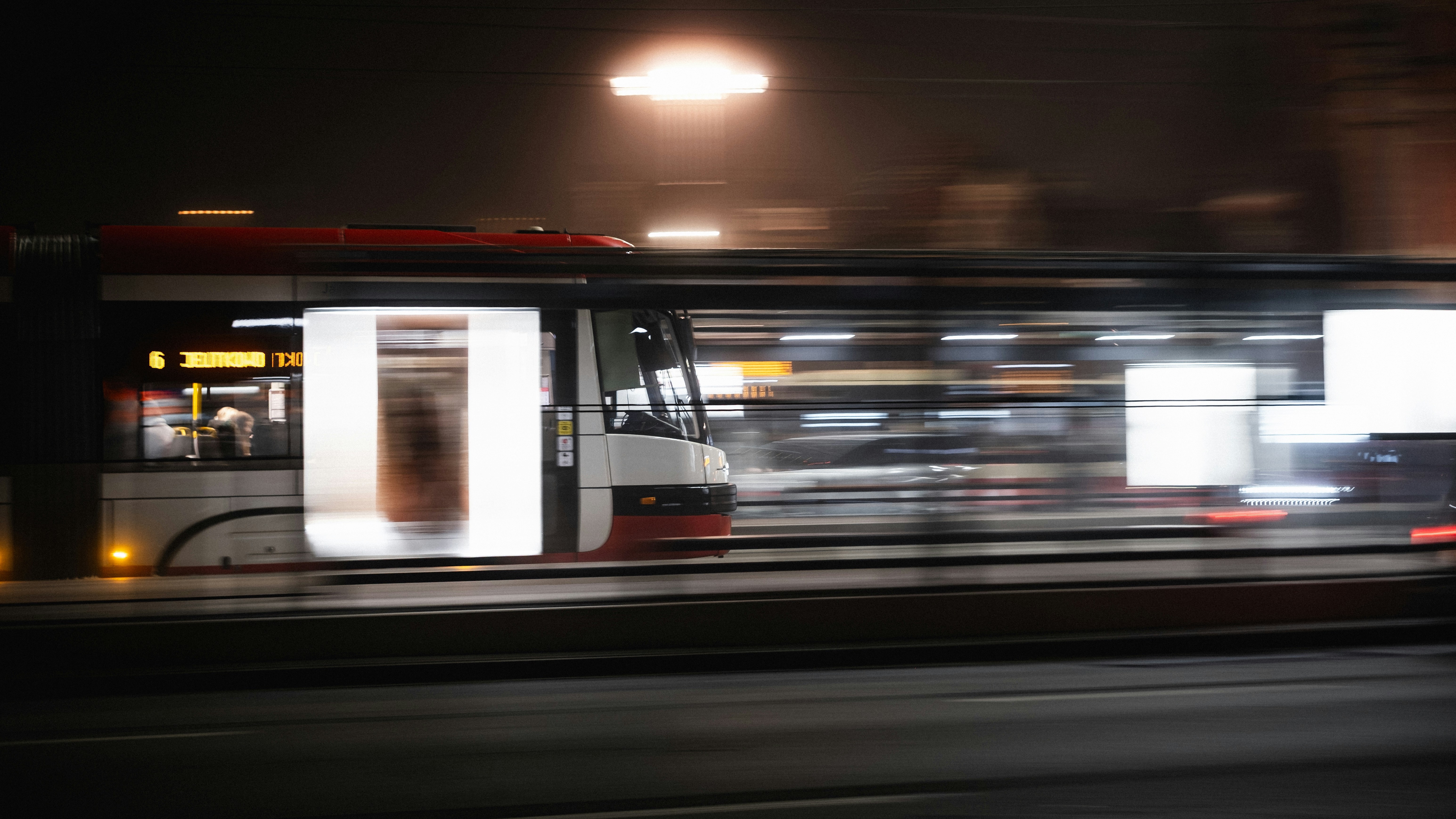 Photo by maksim_taawy