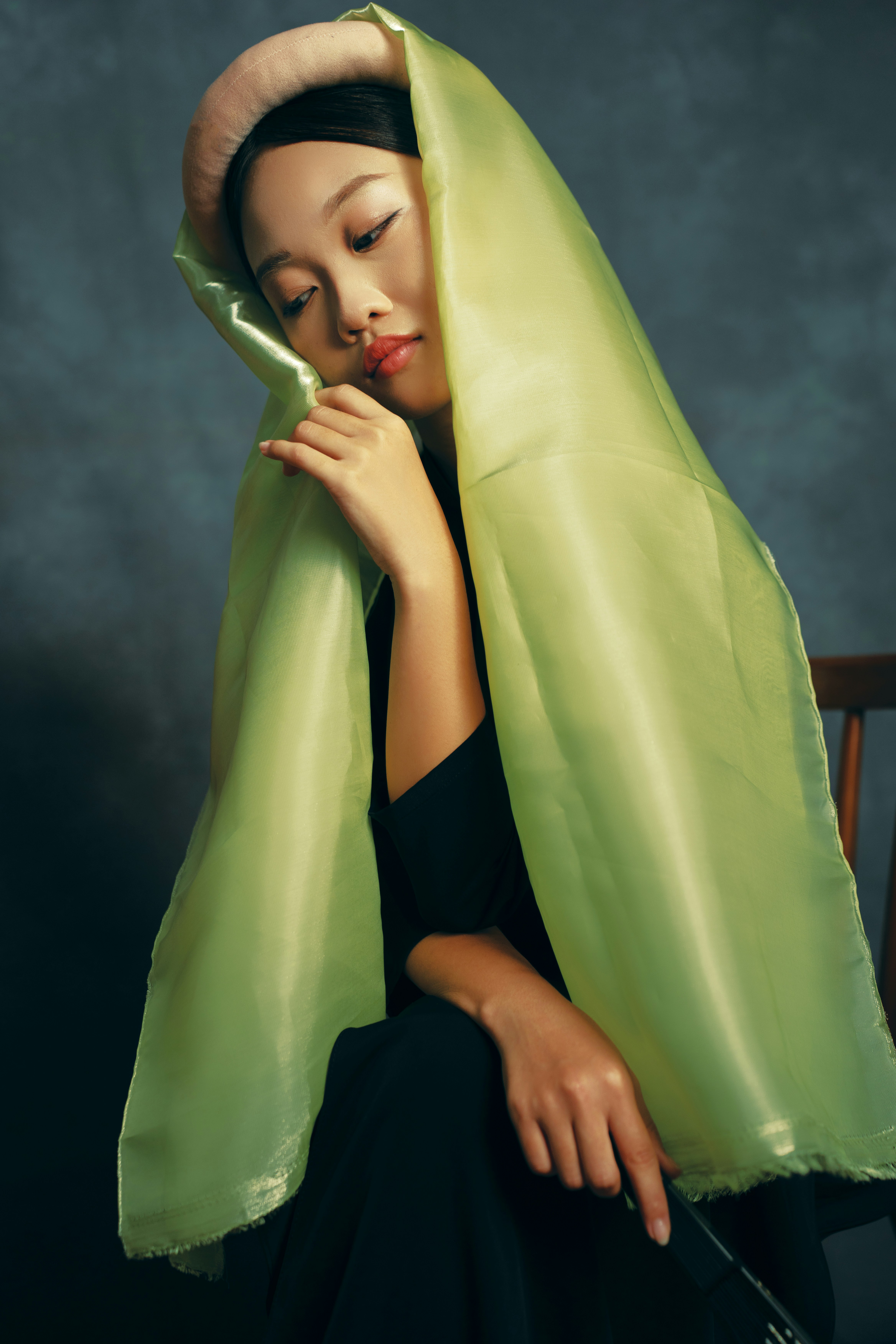 elegant silk scarf fashion, wallpaper, How to Style Scarves Like Fashion Bloggers: Pro Tips 4