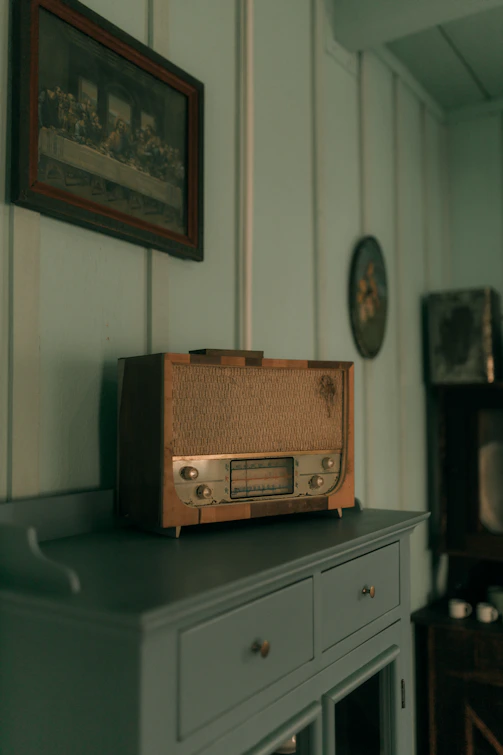 Vintage radio sits on a cabinet