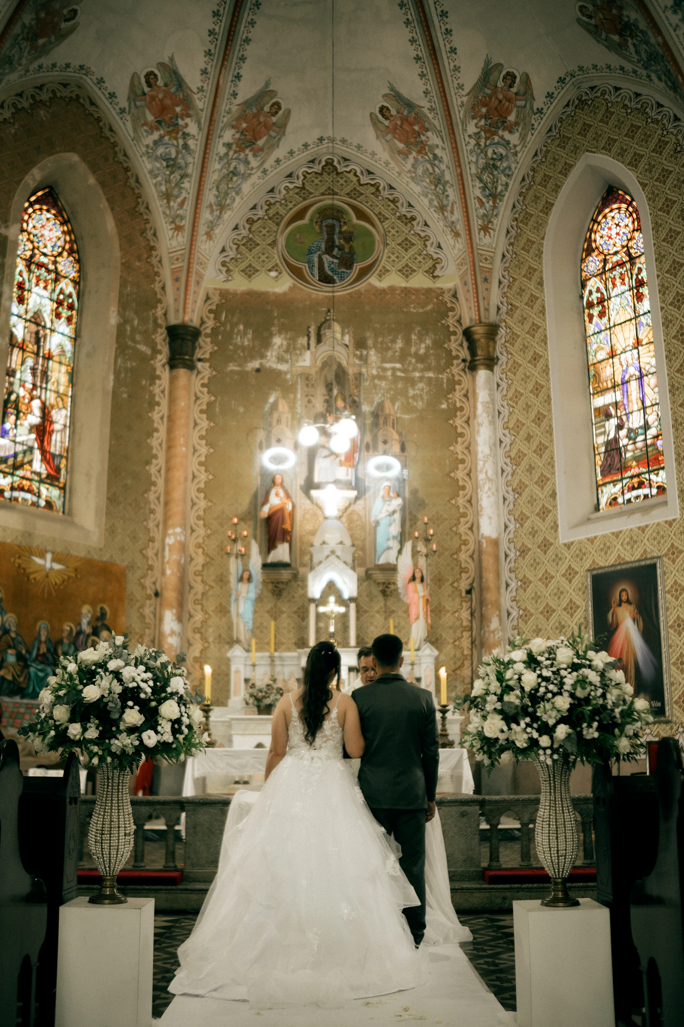 Tips for finding the perfect wedding officiant — An officiant speaks to a couple at the altar during a ceremony.