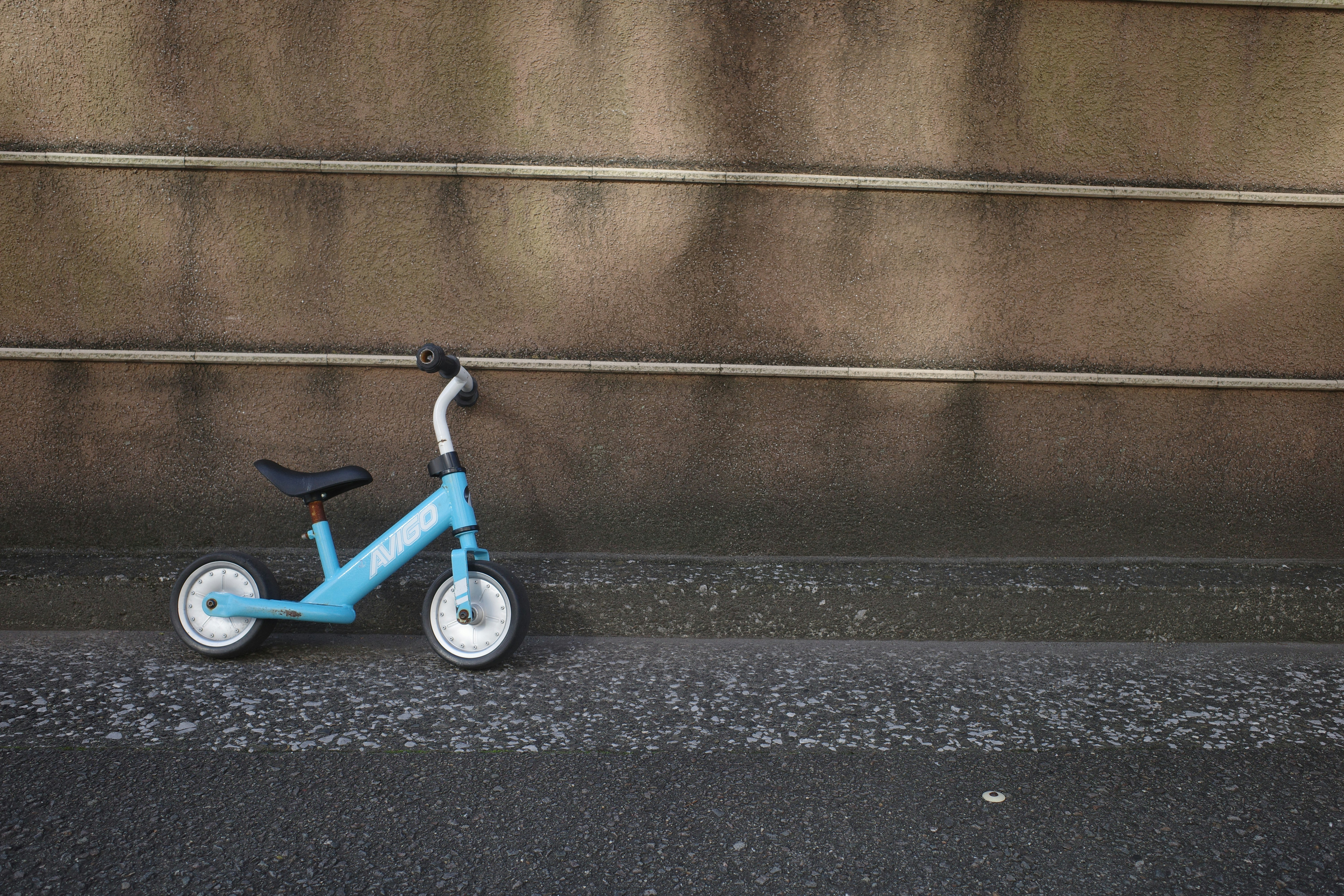 The Evolution of Kids' Balance Bikes in 2026: Lightweight Carbon and AI-Assisted Fit