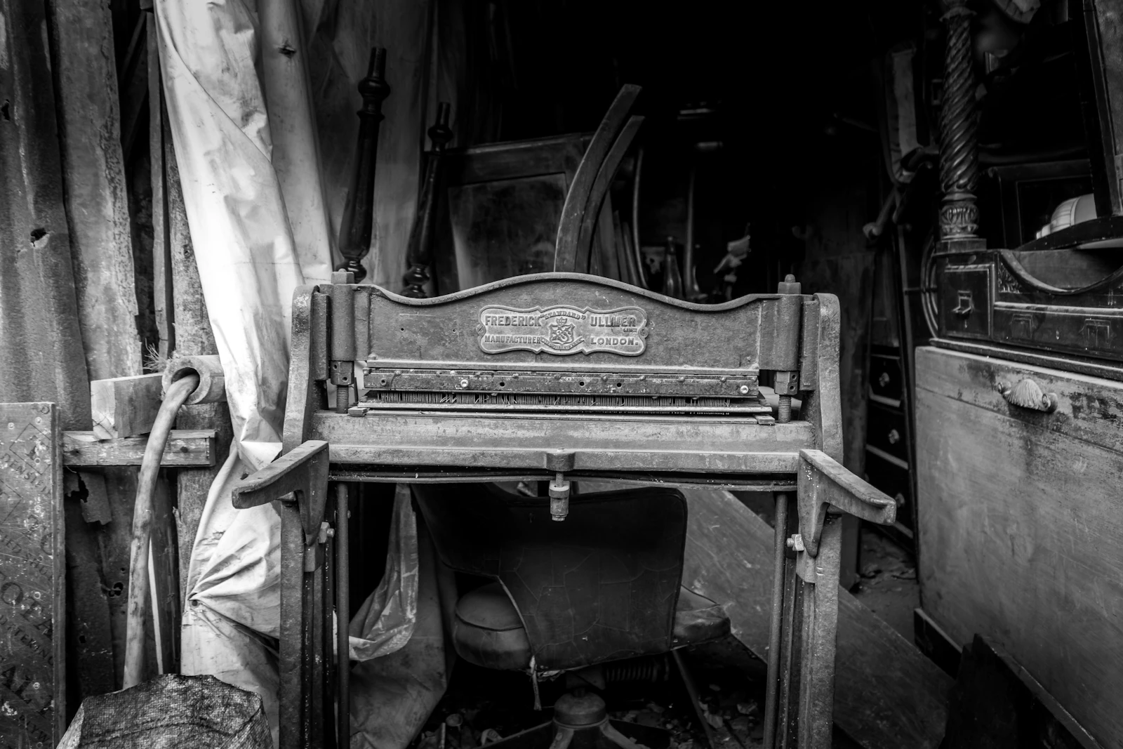 Presse d'imprimerie ancienne dans un atelier