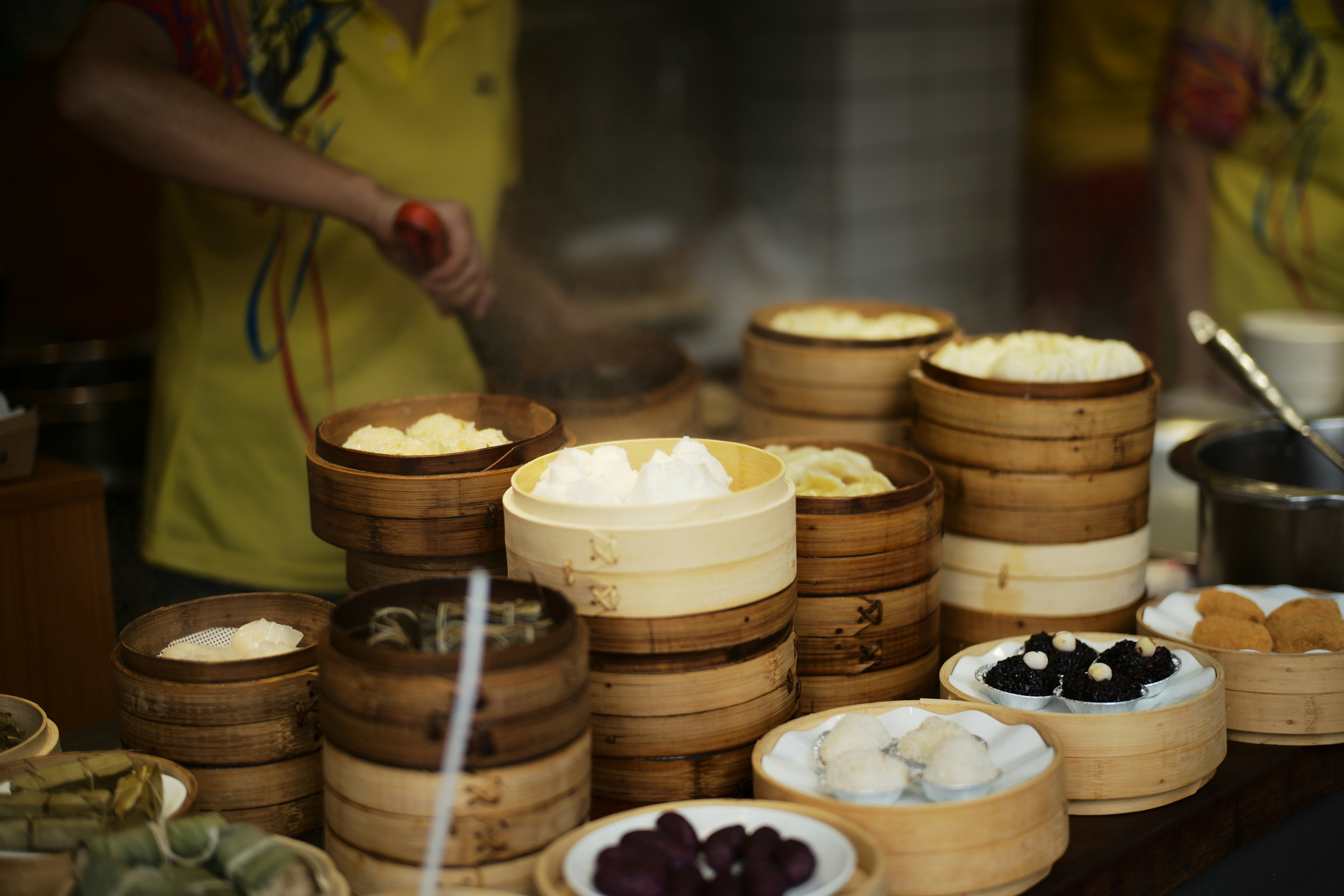 =travel food preparation
, ilustrasi artikel 10 Bekal Makanan untuk Perjalanan Jauh Saat Mudik, Praktis dan Tahan Lama! 3