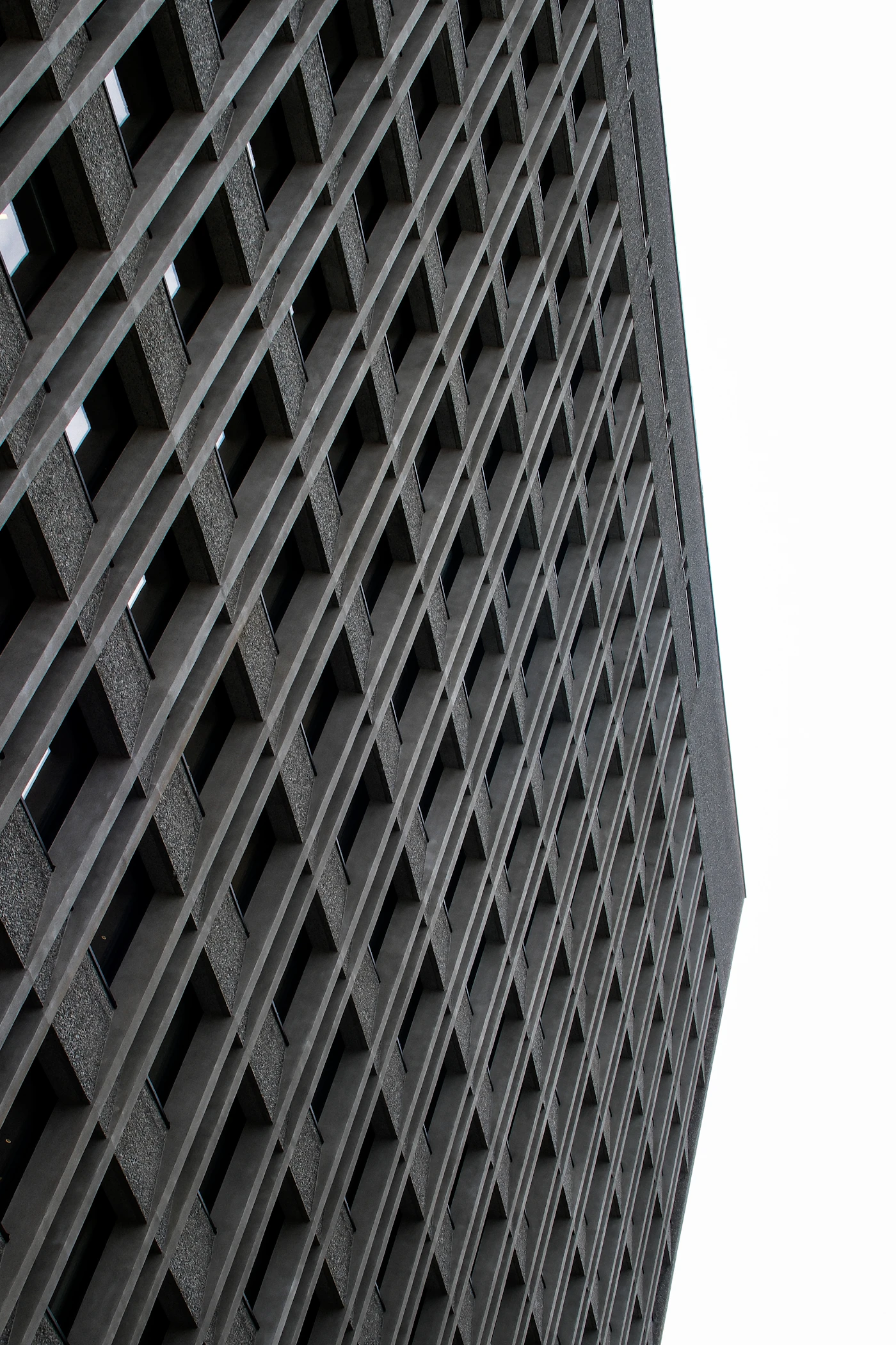 Abstracte betongevel met strakke ordening