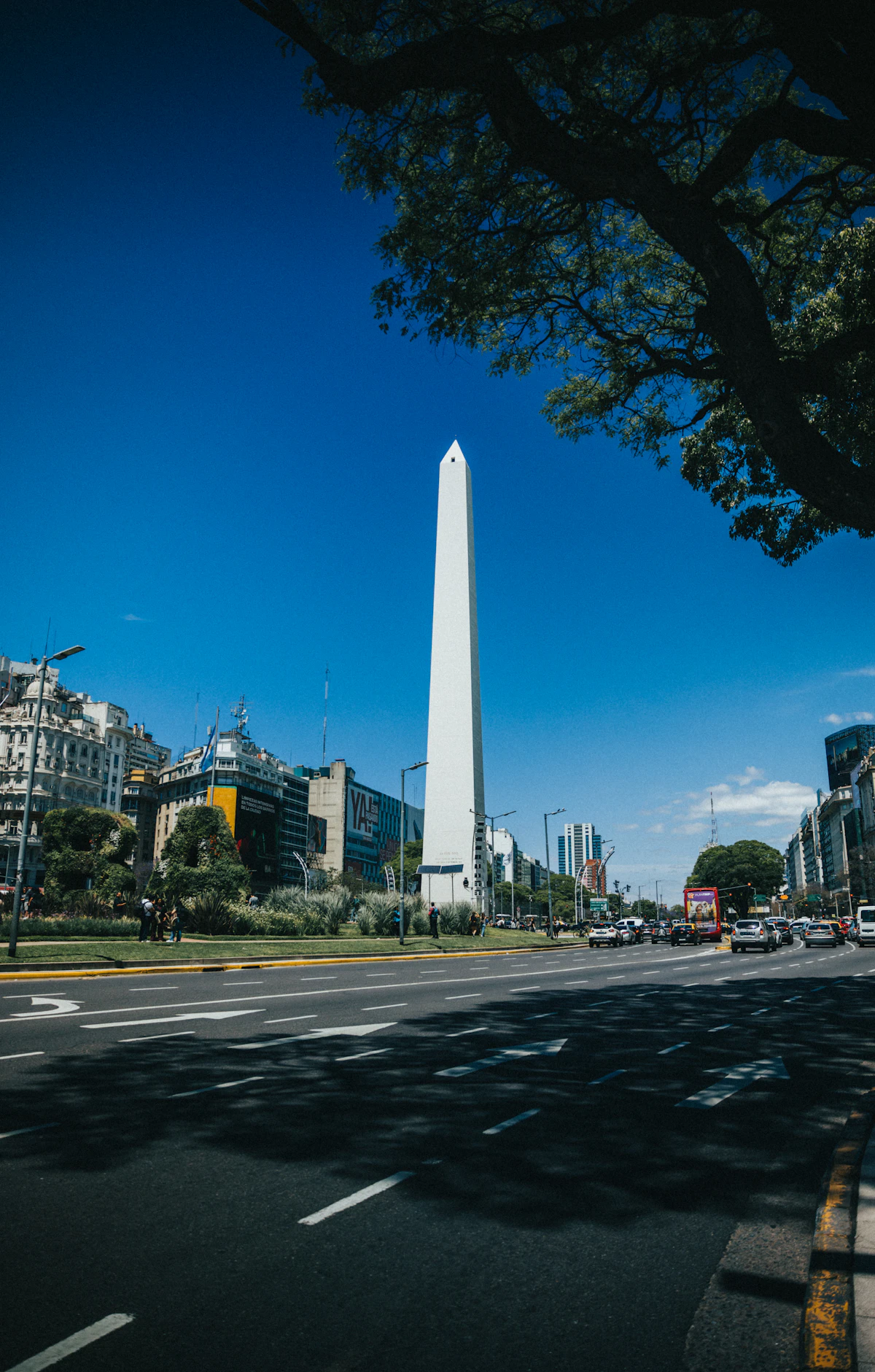 Obelisco y Avenida 9 de Julio en el centro de Buenos Aires, Argentina