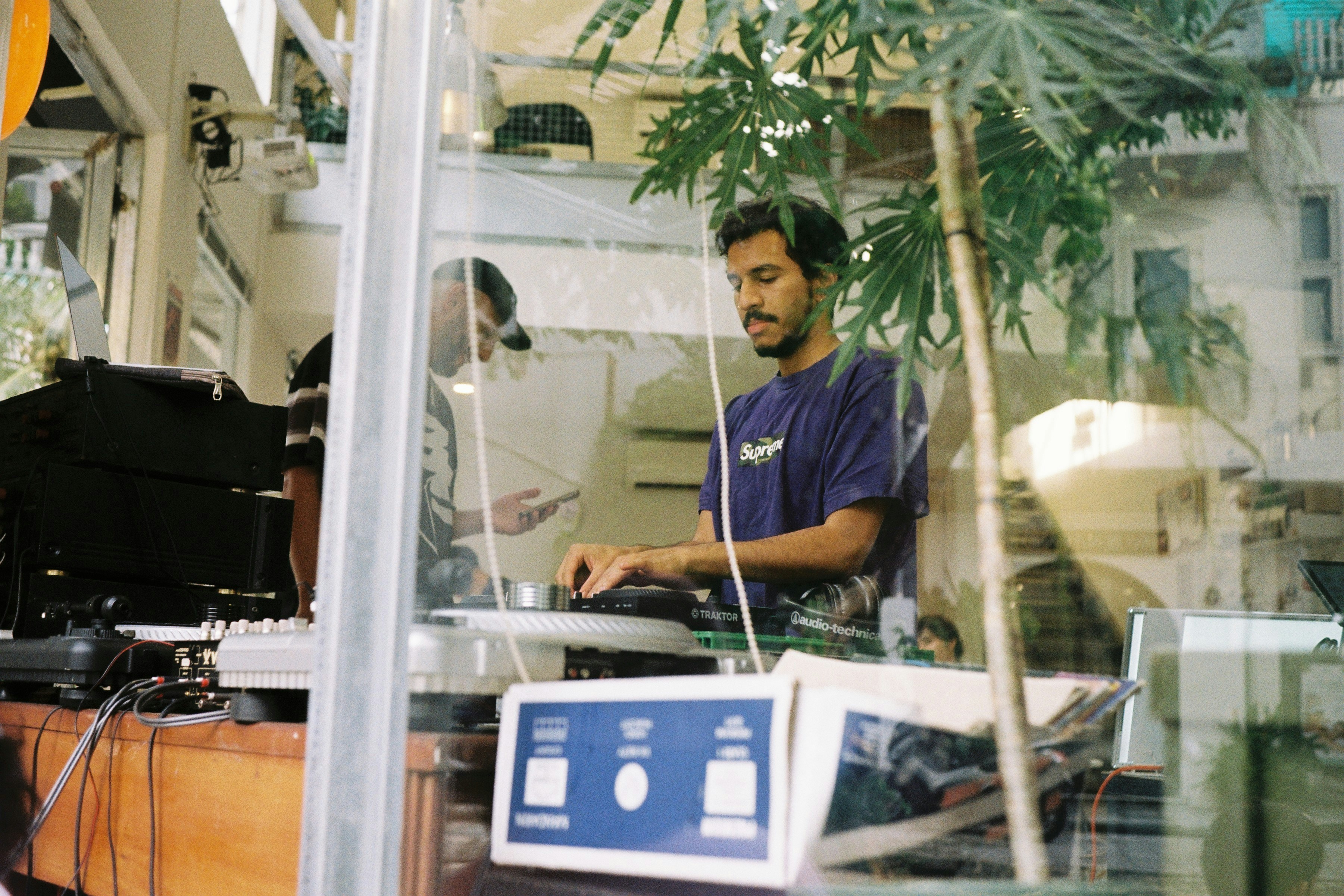 Man djing with turntables and mixer