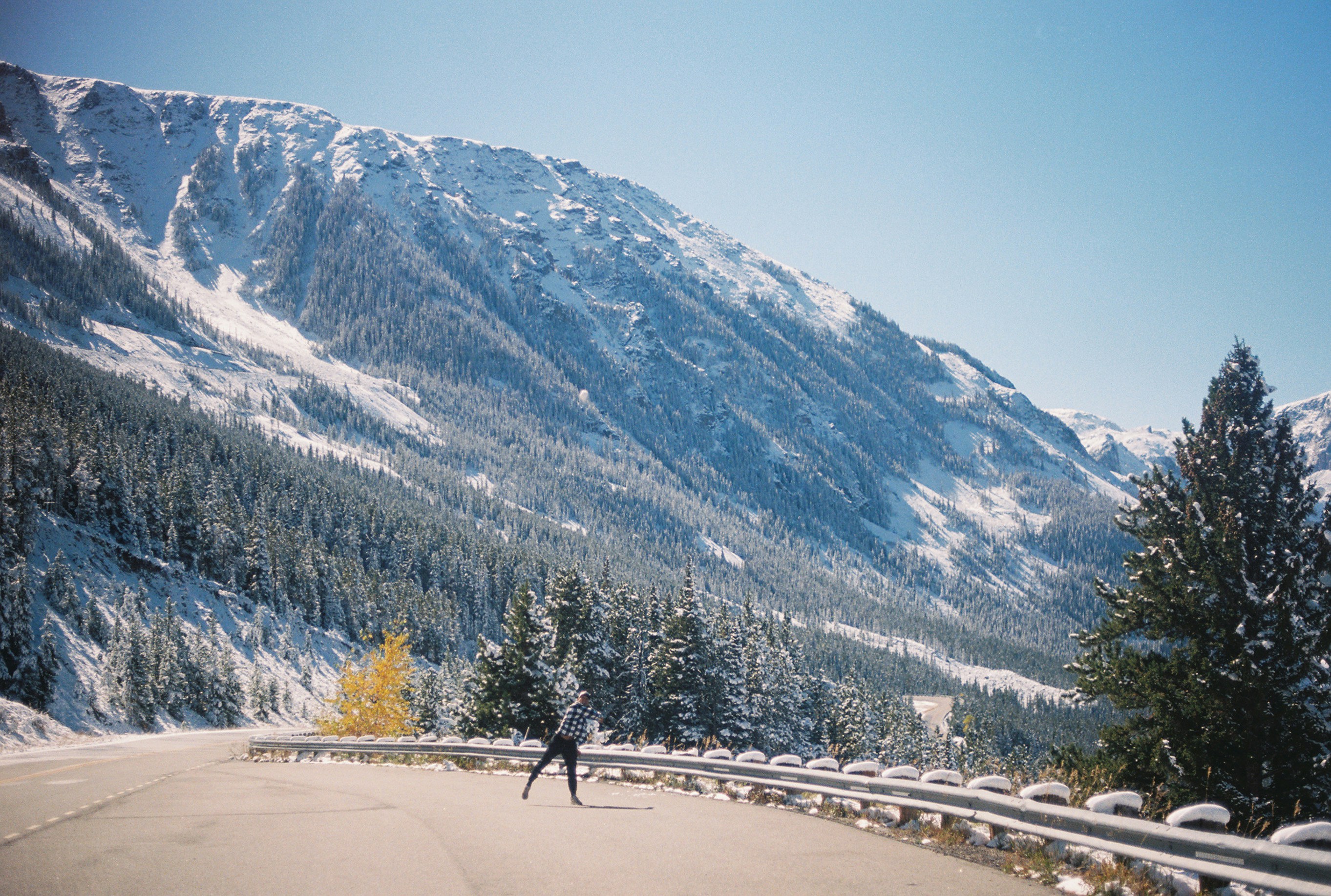 runner in winter landscape, wallpaper, Best Outfits for Cold Weather Morning Workouts: A Layering Guide 5