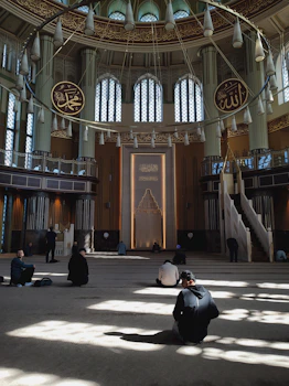 Interior sholat berjamaah
