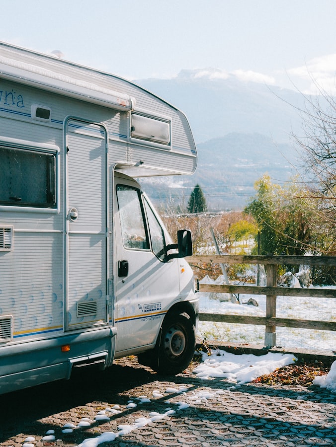 Furgoneta camper en invierno: cómo evitar el frío sin pasarte con el aislamiento