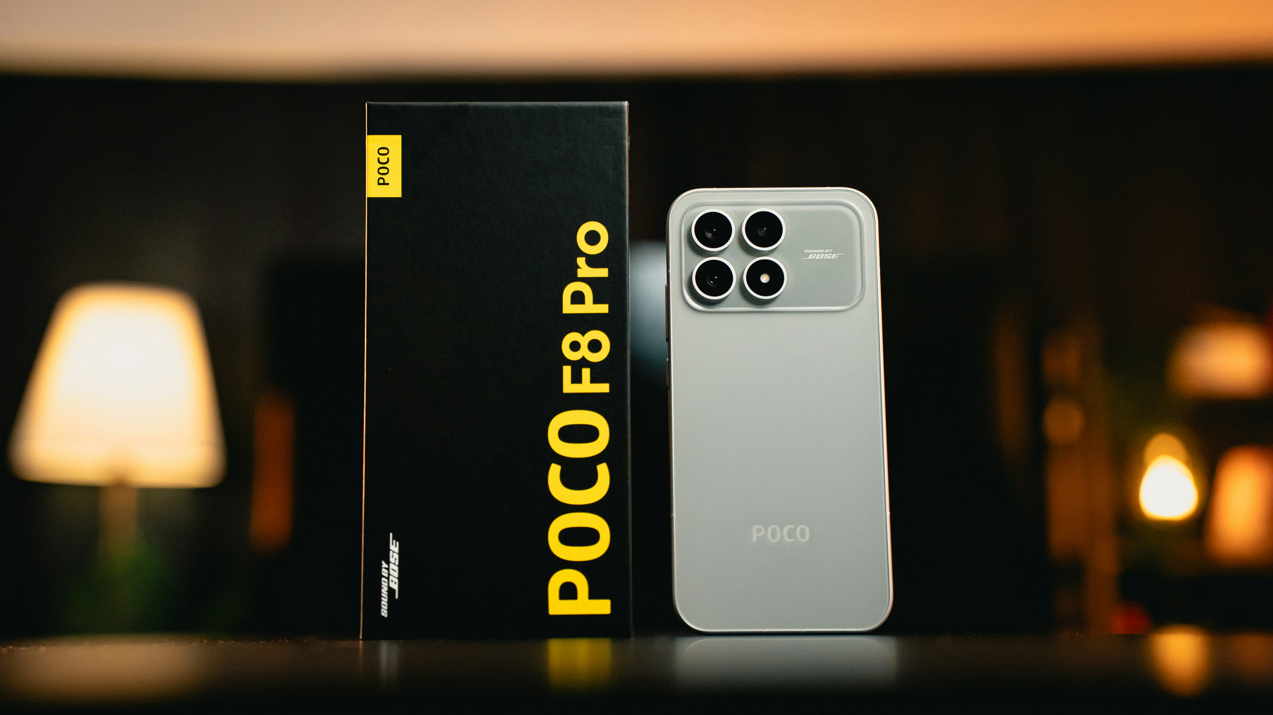 Poco f8 pro y su caja