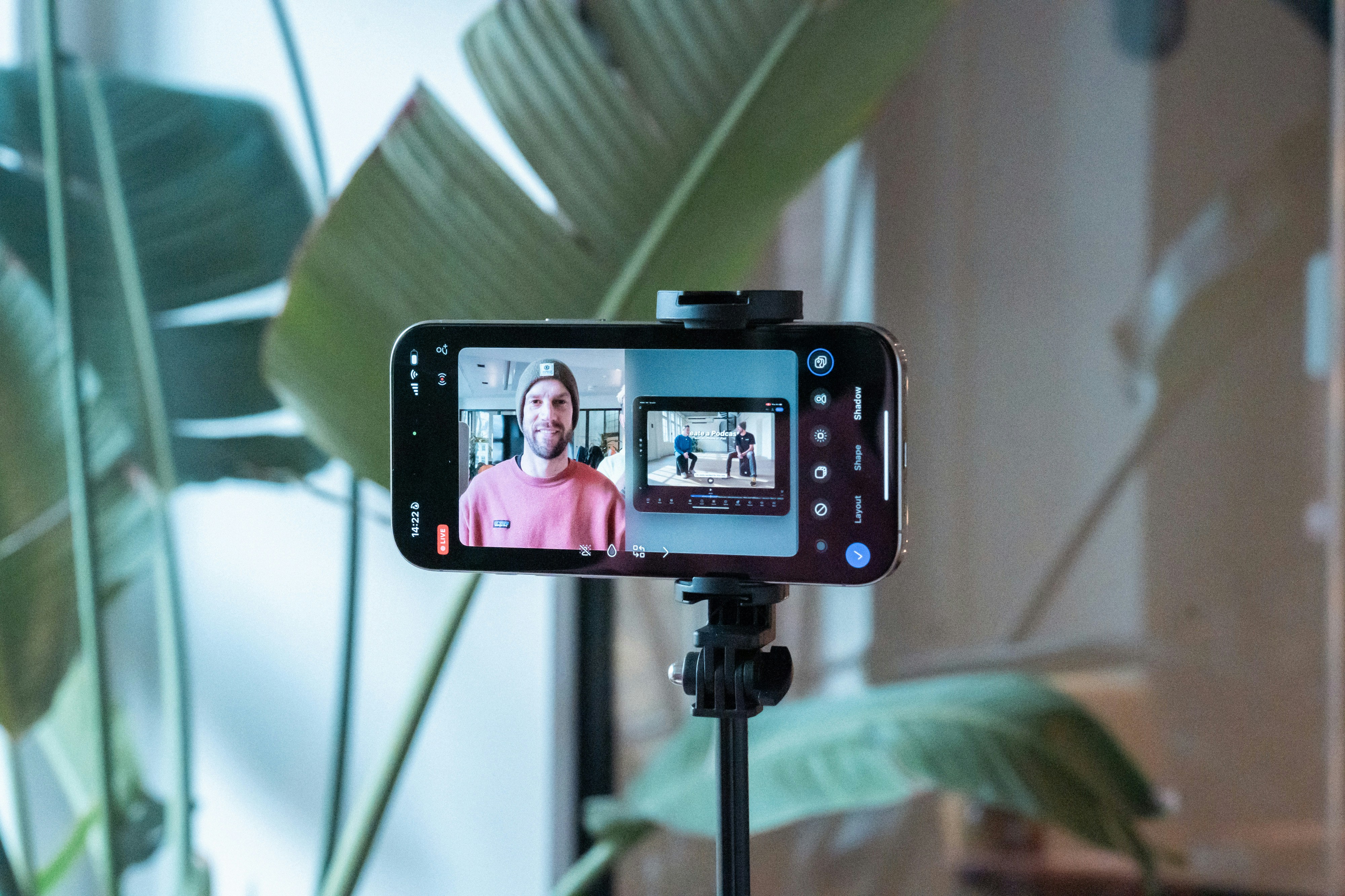 How Freelancers Win Live Commerce, Pop‑Ups and Microcations in 2026: Creator Retention, On‑Demand Print, and Conversion Playbooks