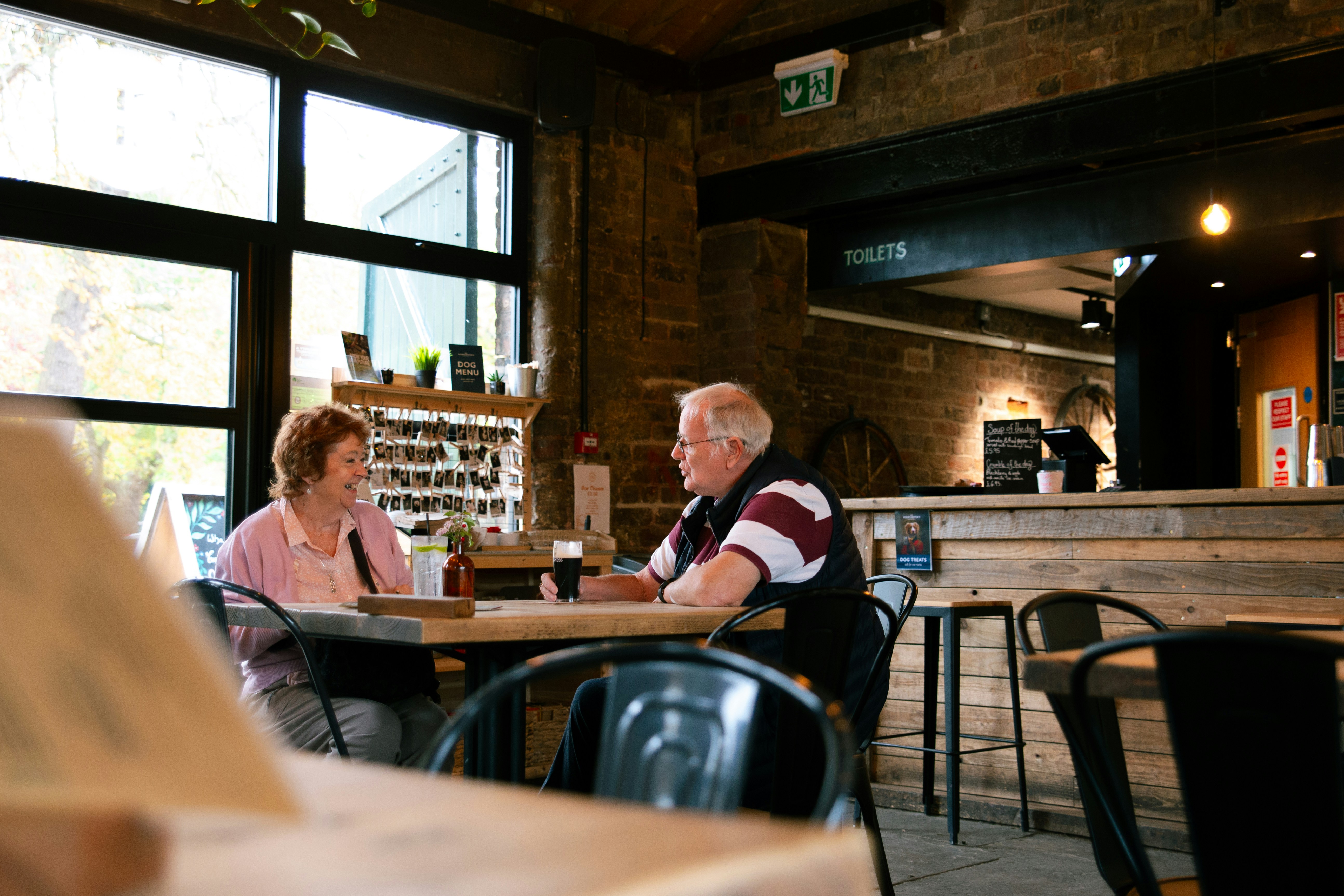시니어가 만들고 시니어가 먹는 따뜻한 식당 '인생 100반'의 비결
