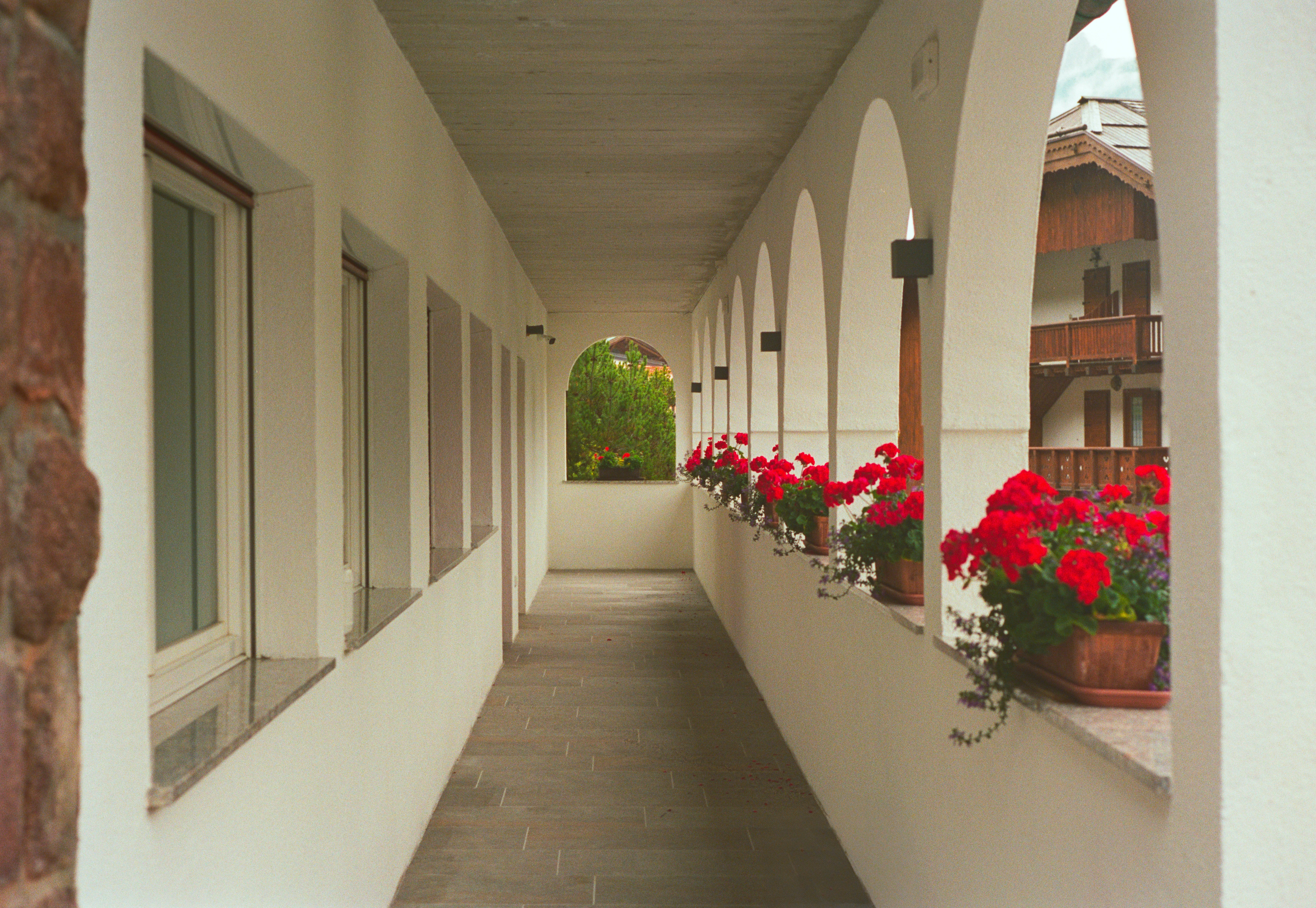 bright wooden balcony, wallpaper, Wood Texture Balcony: Bright and Airy Design Guide 4