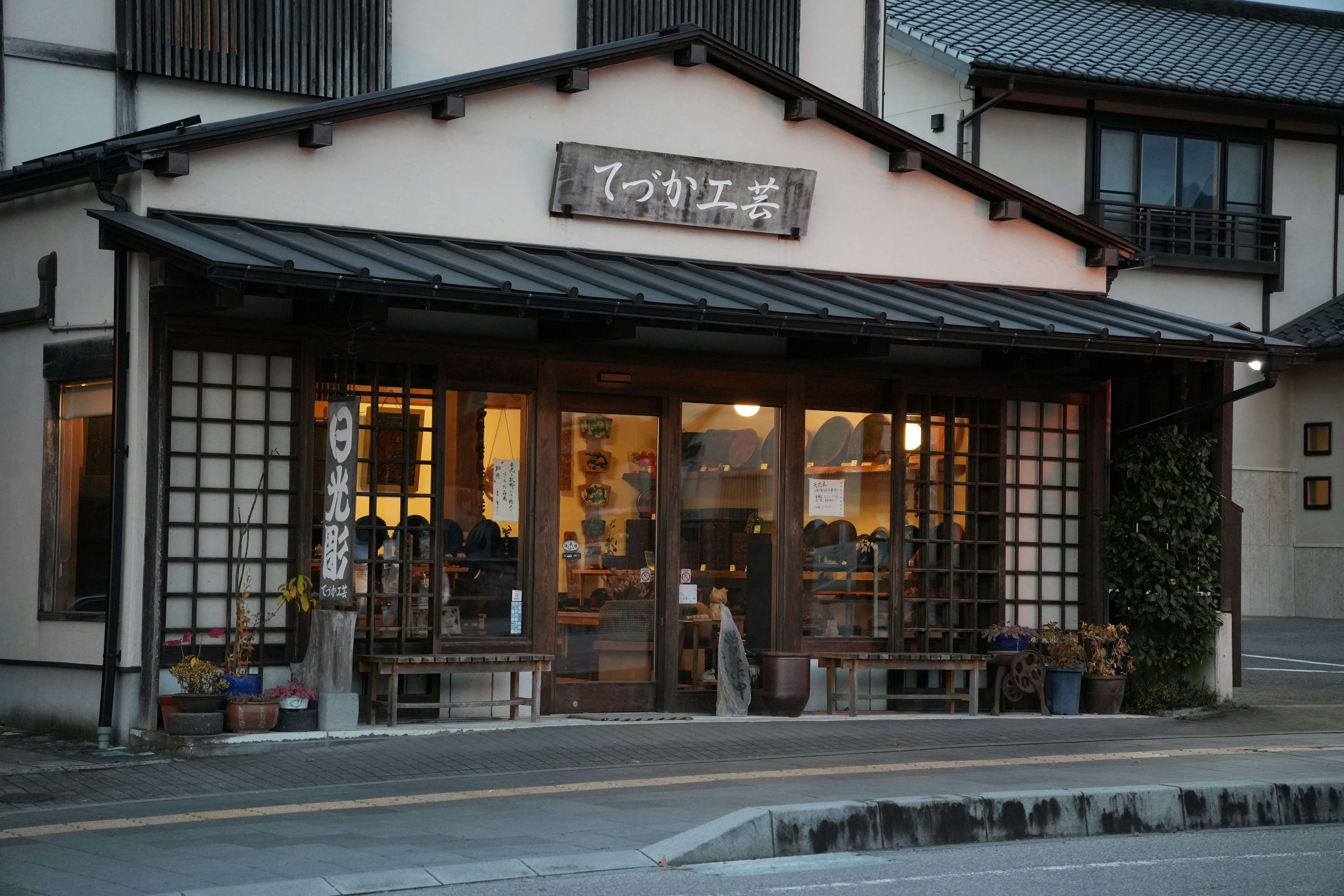 Exterior of a busy Yoshinoya gyudon restaurant in Japan
