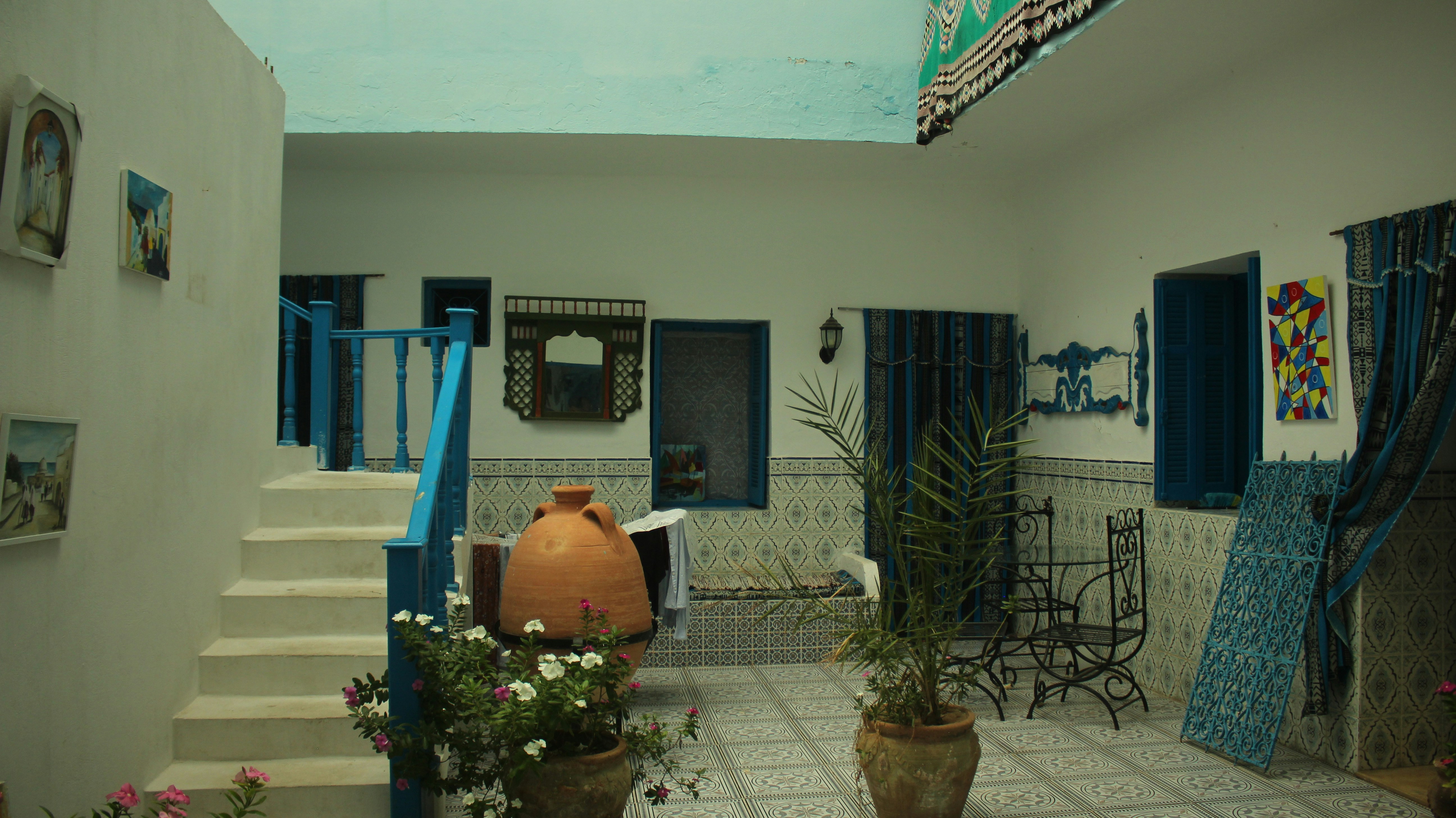 bright mediterranean interior, wallpaper, Mediterranean Home Gym: Bright and Airy Design Ideas 2