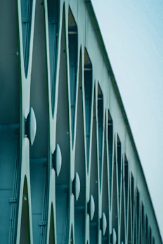 Geometric pattern of a steel bridge structure