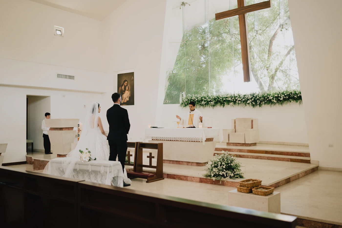 Tips for finding the perfect wedding officiant — Wedding guests listen to the officiant during an outdoor service.