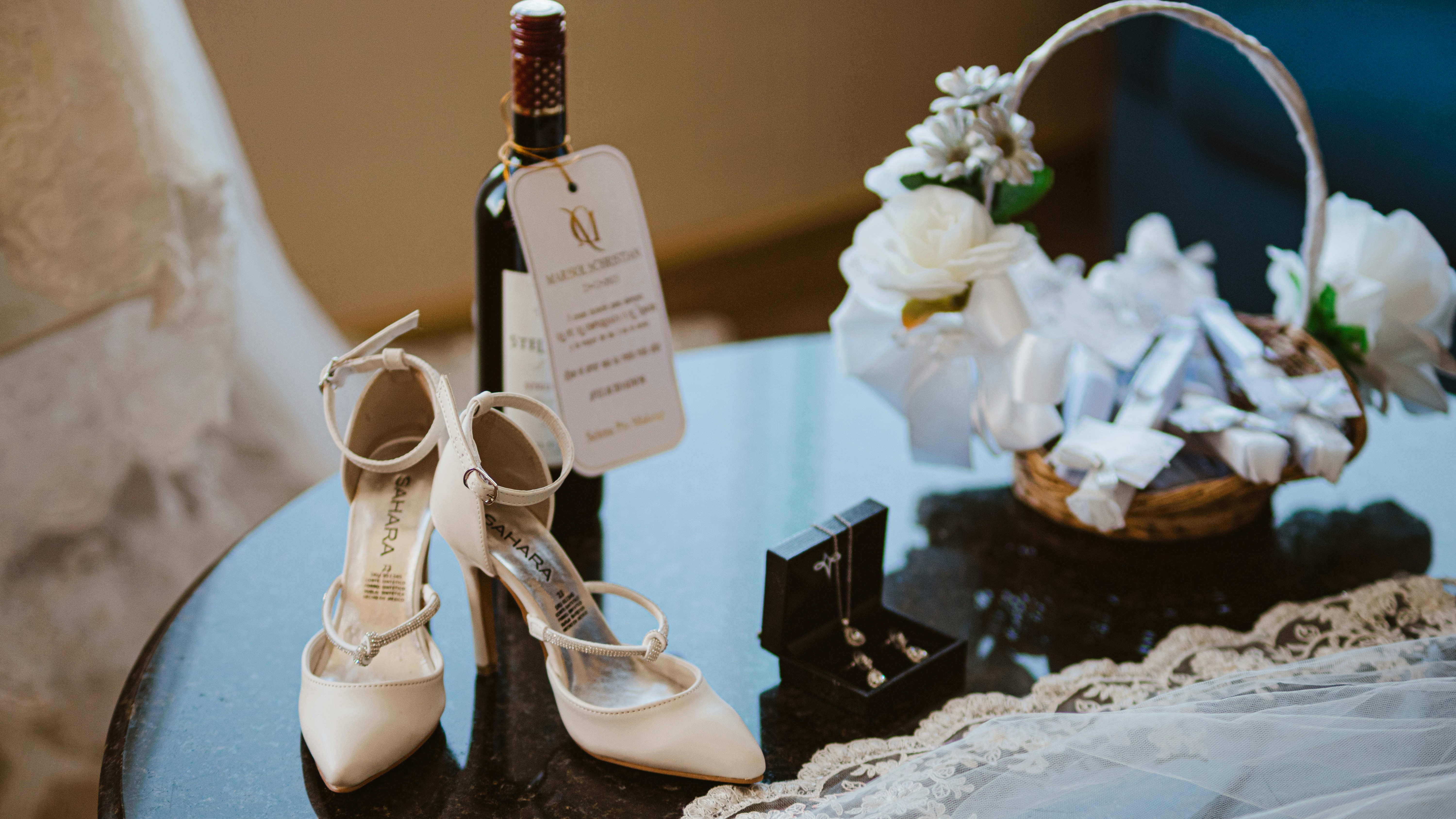 Sugared Almonds and Strawberry Clouds: Inside Britain's Wedding Vape Table