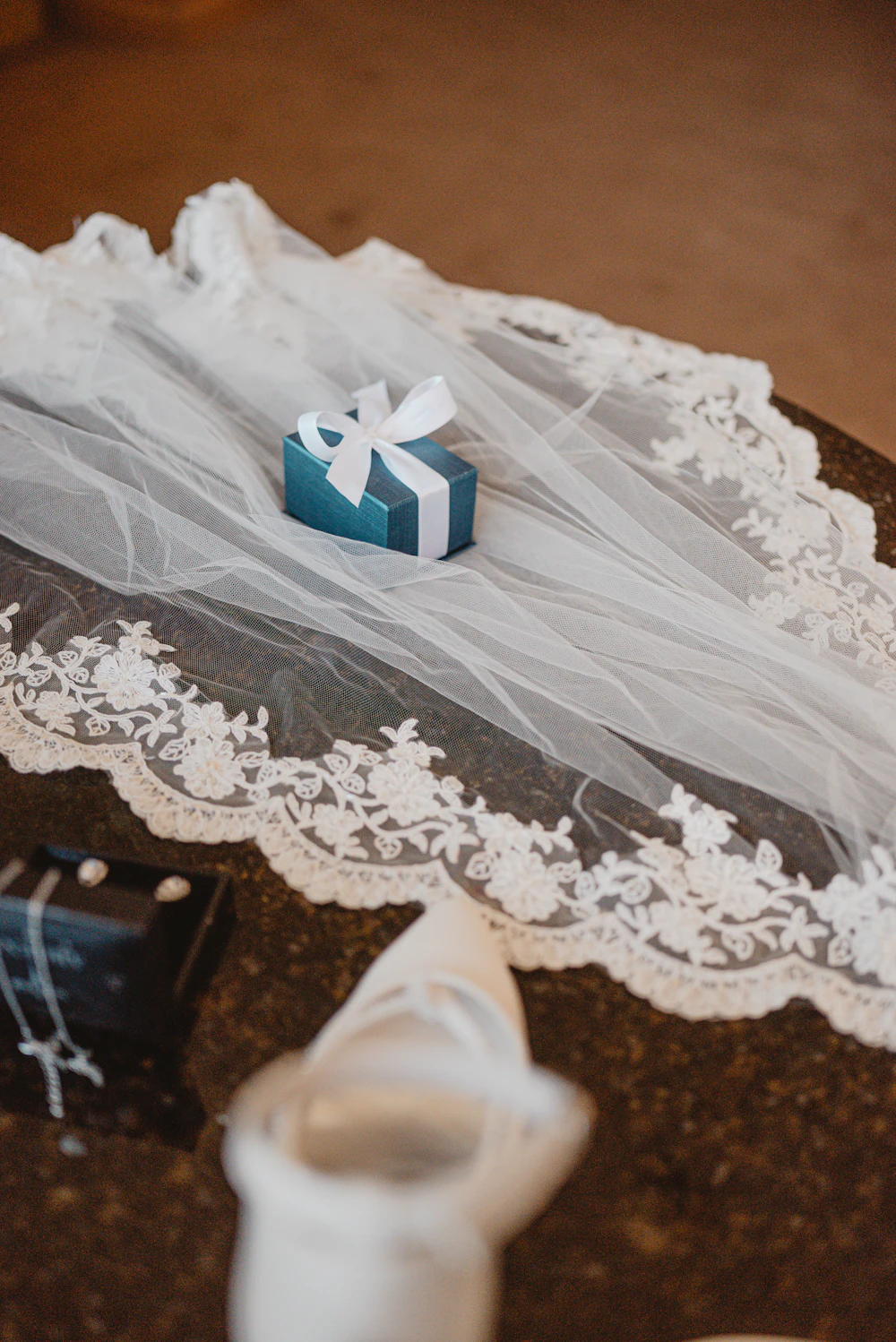 Wedding veil with a small gift box