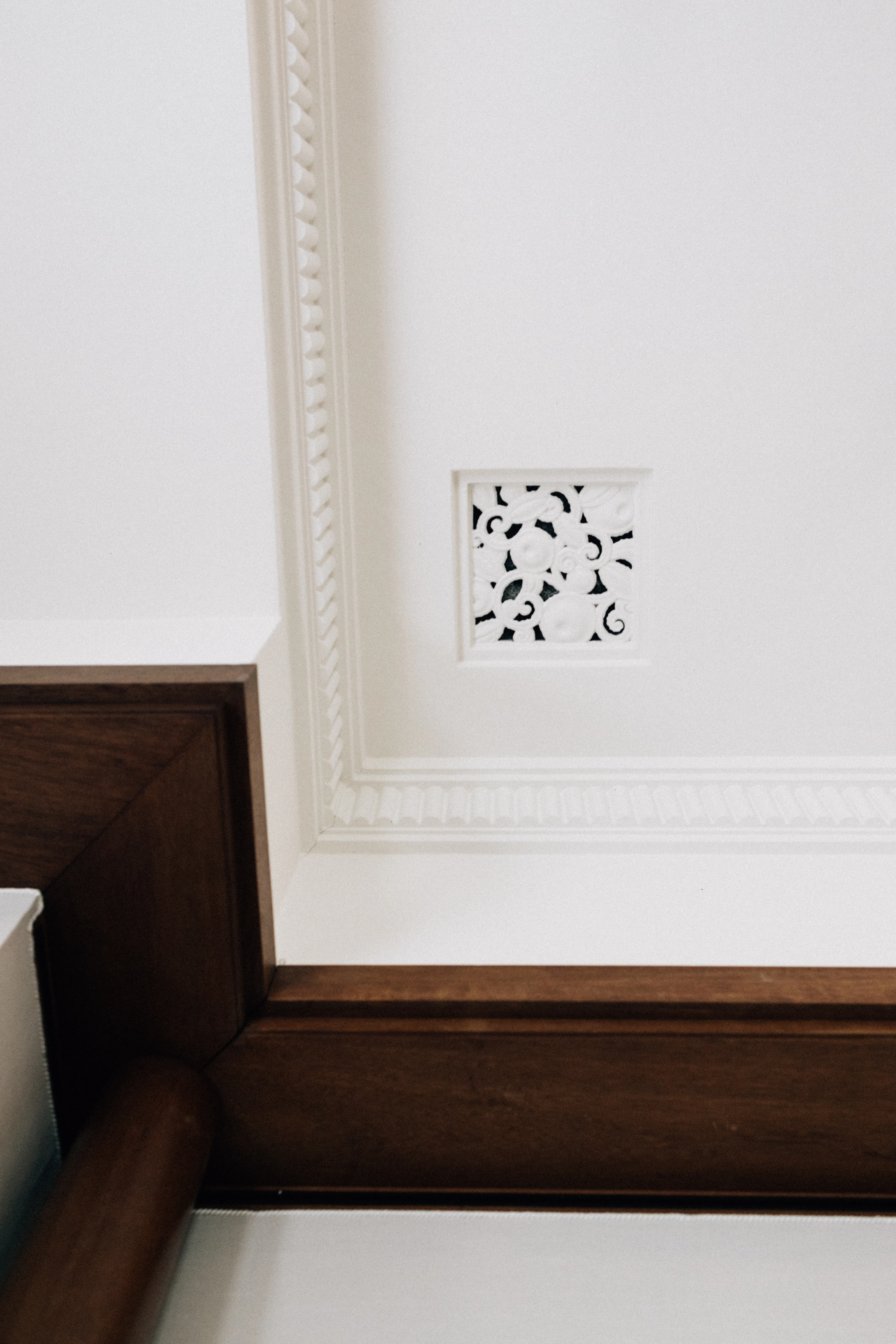 White ceiling with decorative moulding